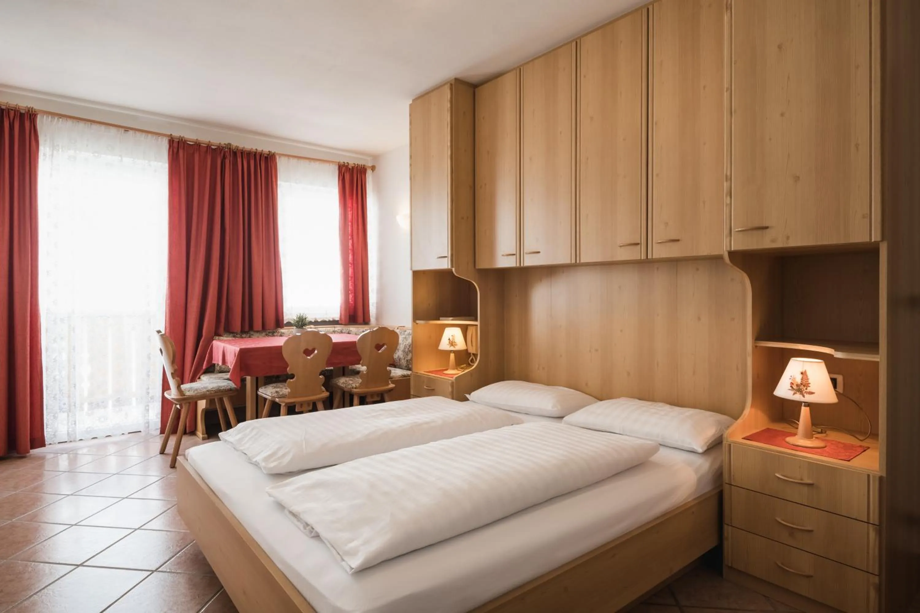 Photo of the whole room, Bed in Apparthotel Sellaronda