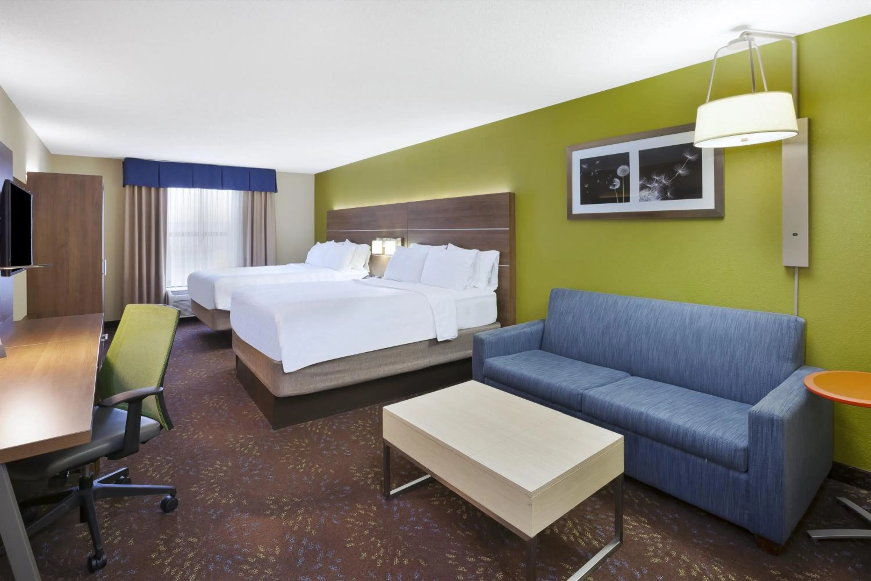 Photo of the whole room, Bed in Holiday Inn Express Hotel & Suites Circleville by IHG