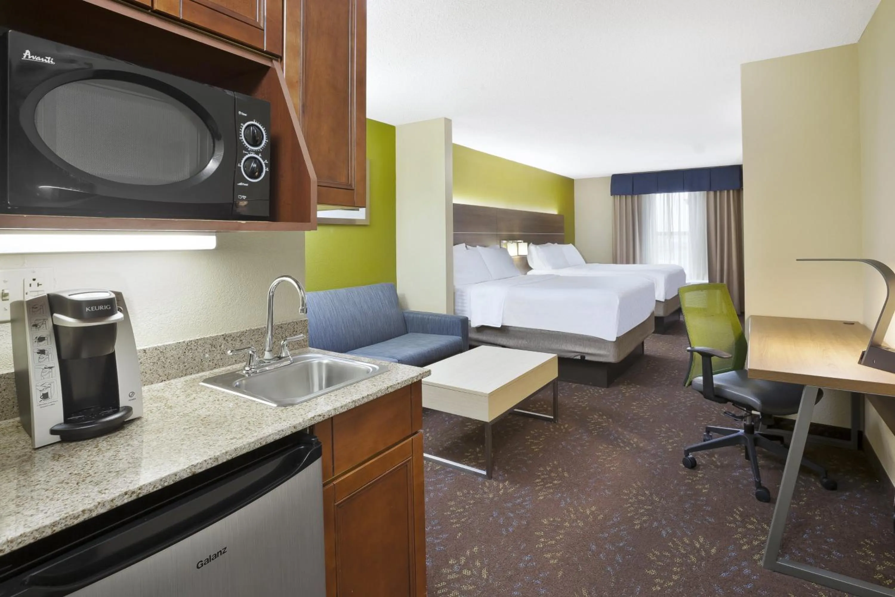 Photo of the whole room, Bed in Holiday Inn Express Hotel & Suites Circleville by IHG