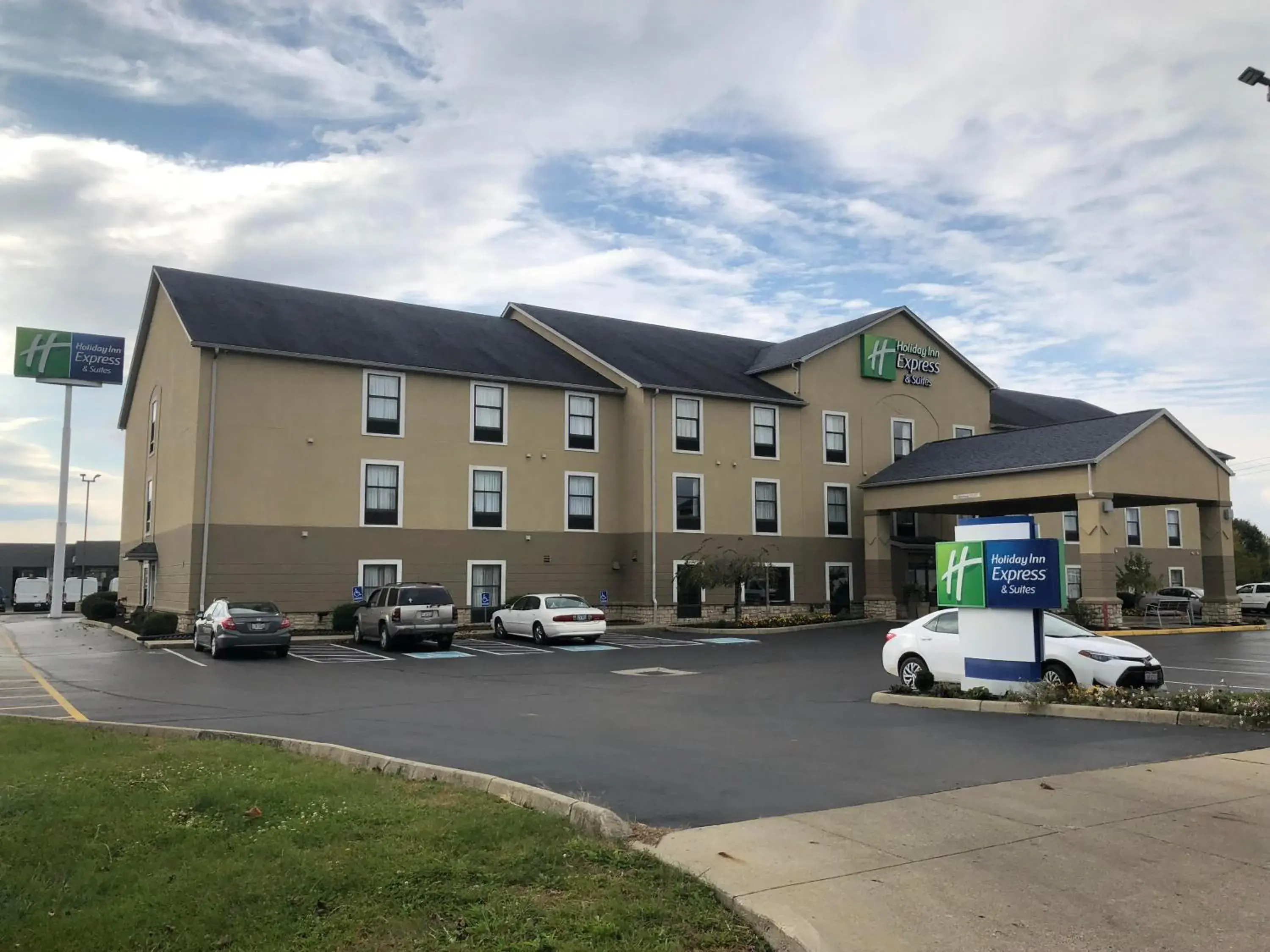 Property building in Holiday Inn Express Hotel & Suites Circleville by IHG Property building in Holiday Inn Express Hotel & Suites Circleville by IHG