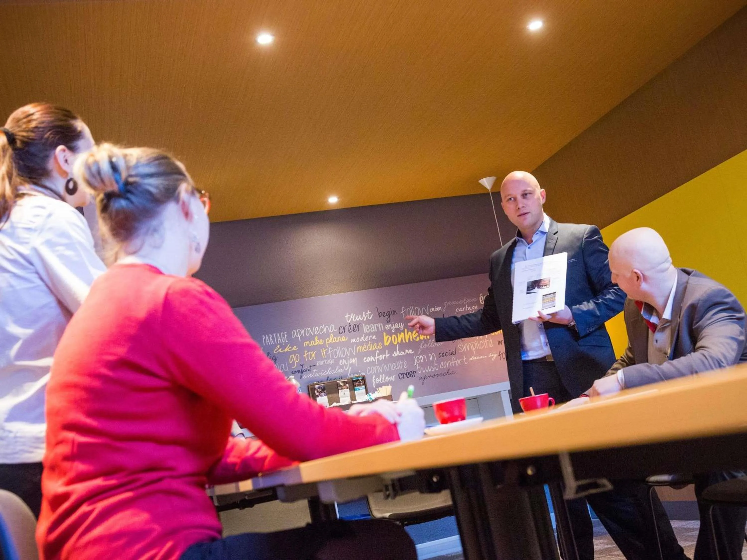 Lounge or bar in ibis Nancy-Brabois