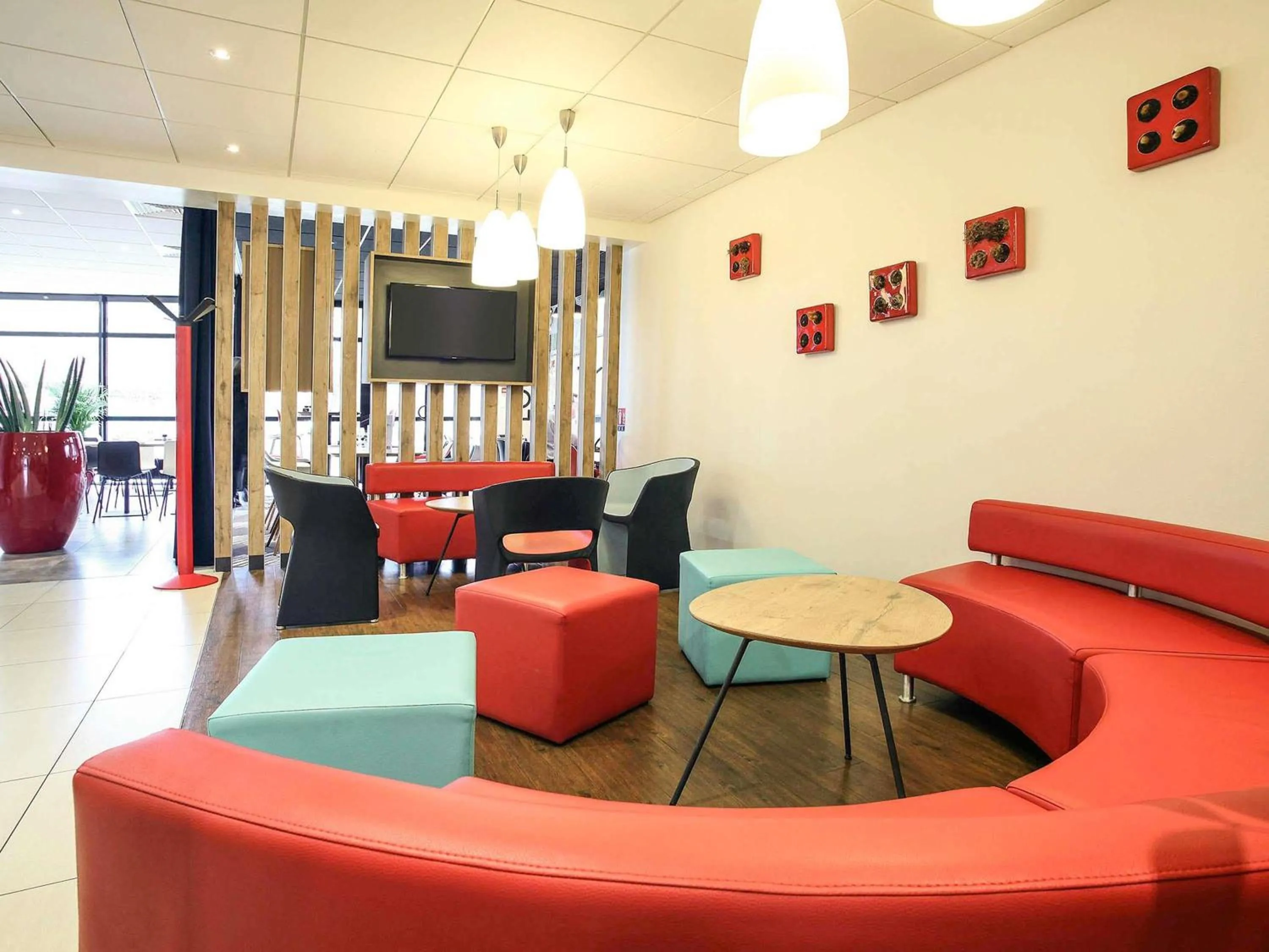 Lounge or bar in ibis Nancy-Brabois