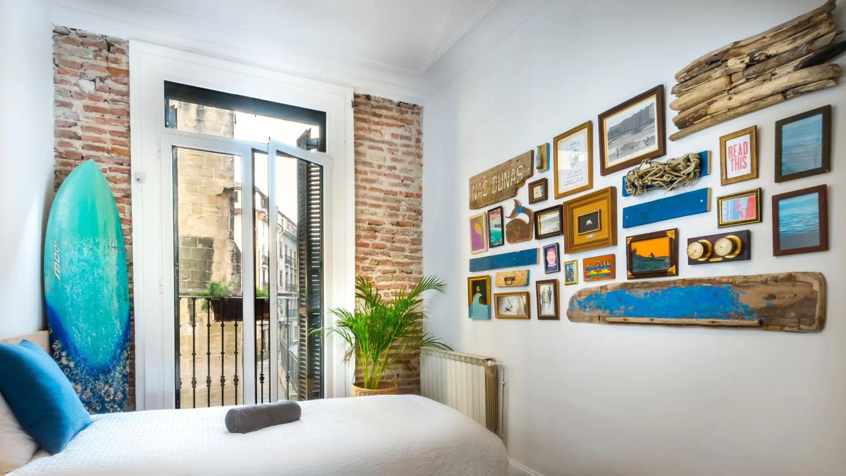 Decorative detail, Bed in Off Beat Guesthouse - Self-check-in - Sleep Conscious