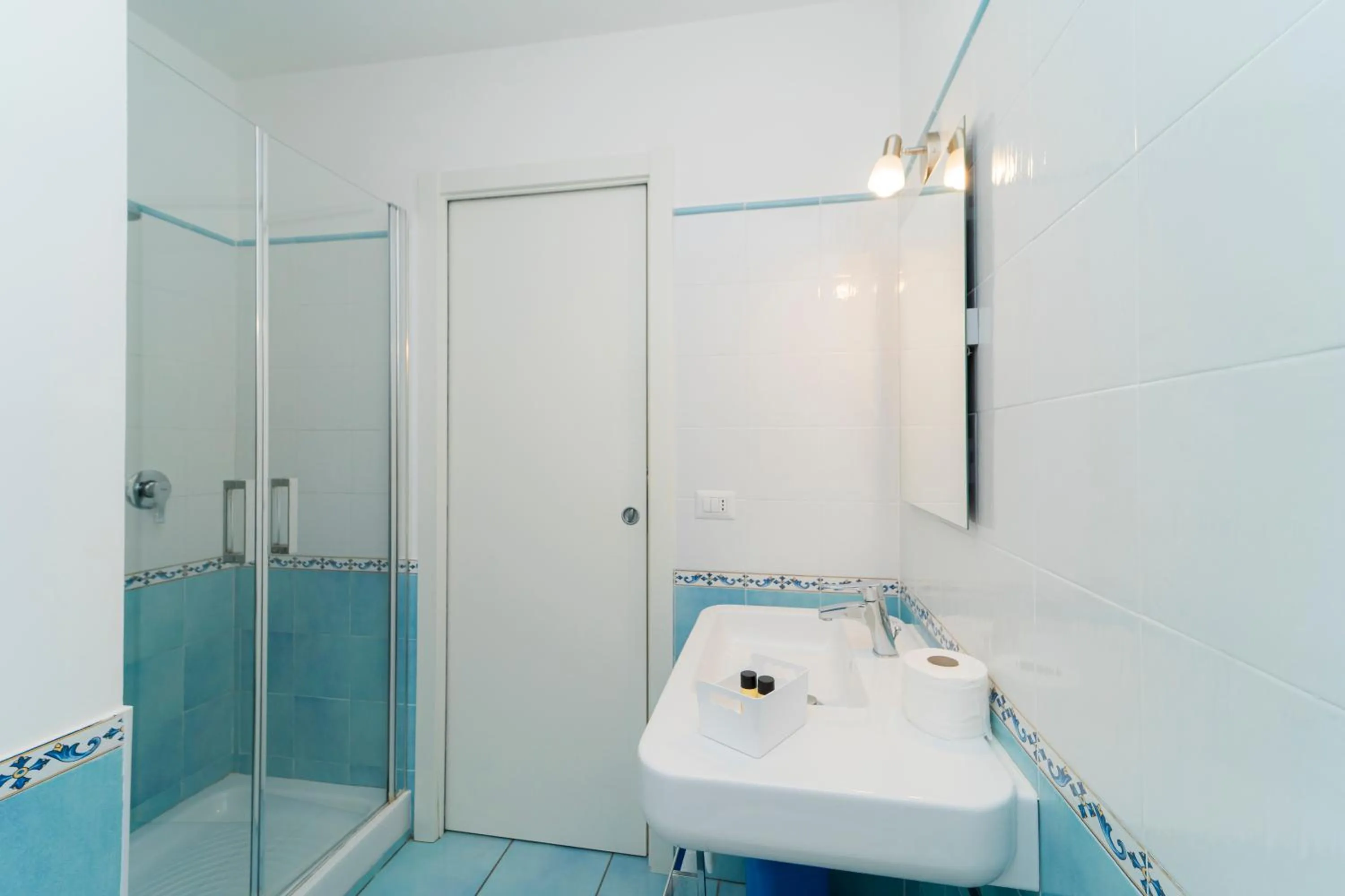 Shower in La Casa di Aurora