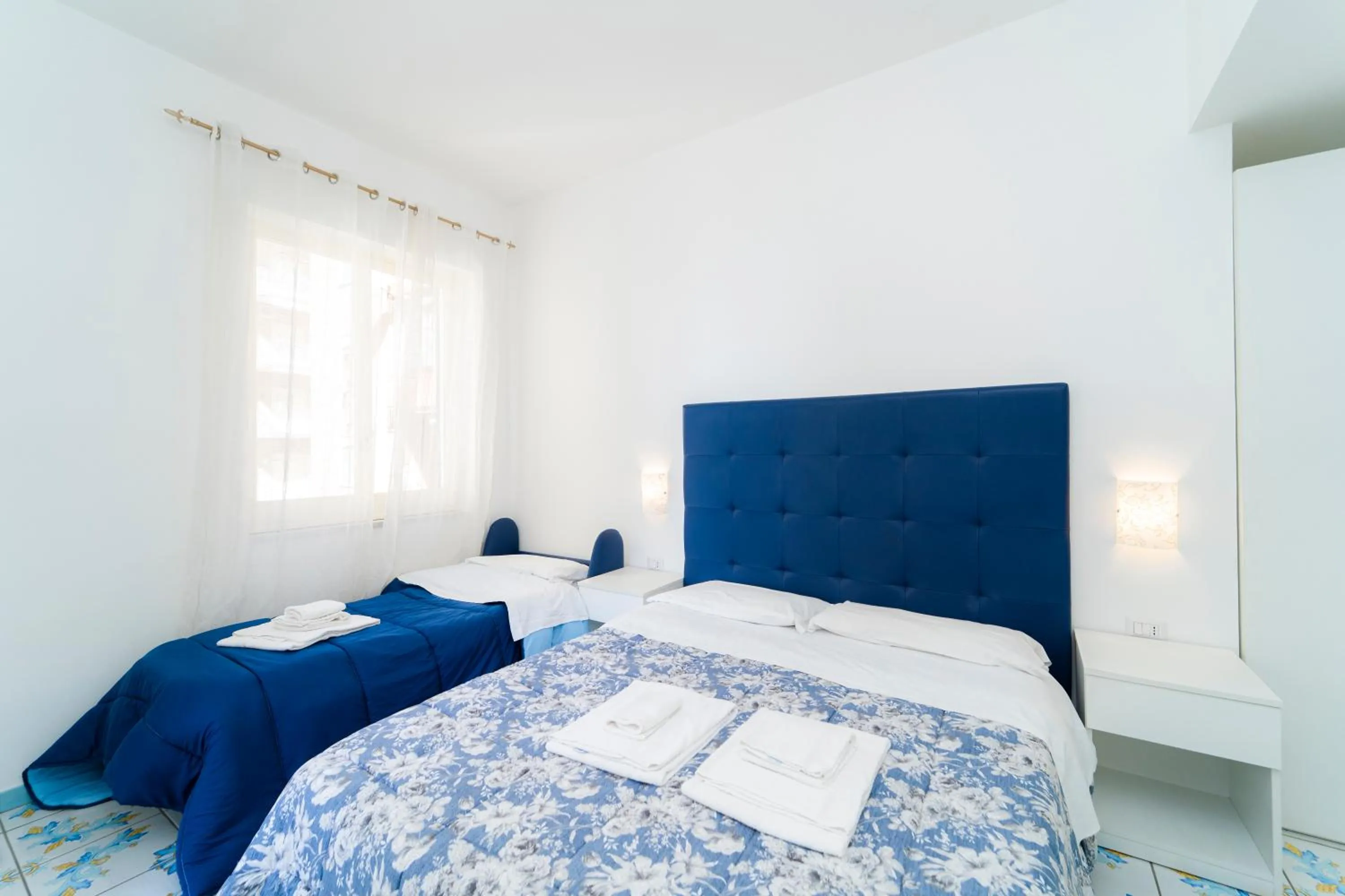 Photo of the whole room, Bed in La Casa di Aurora