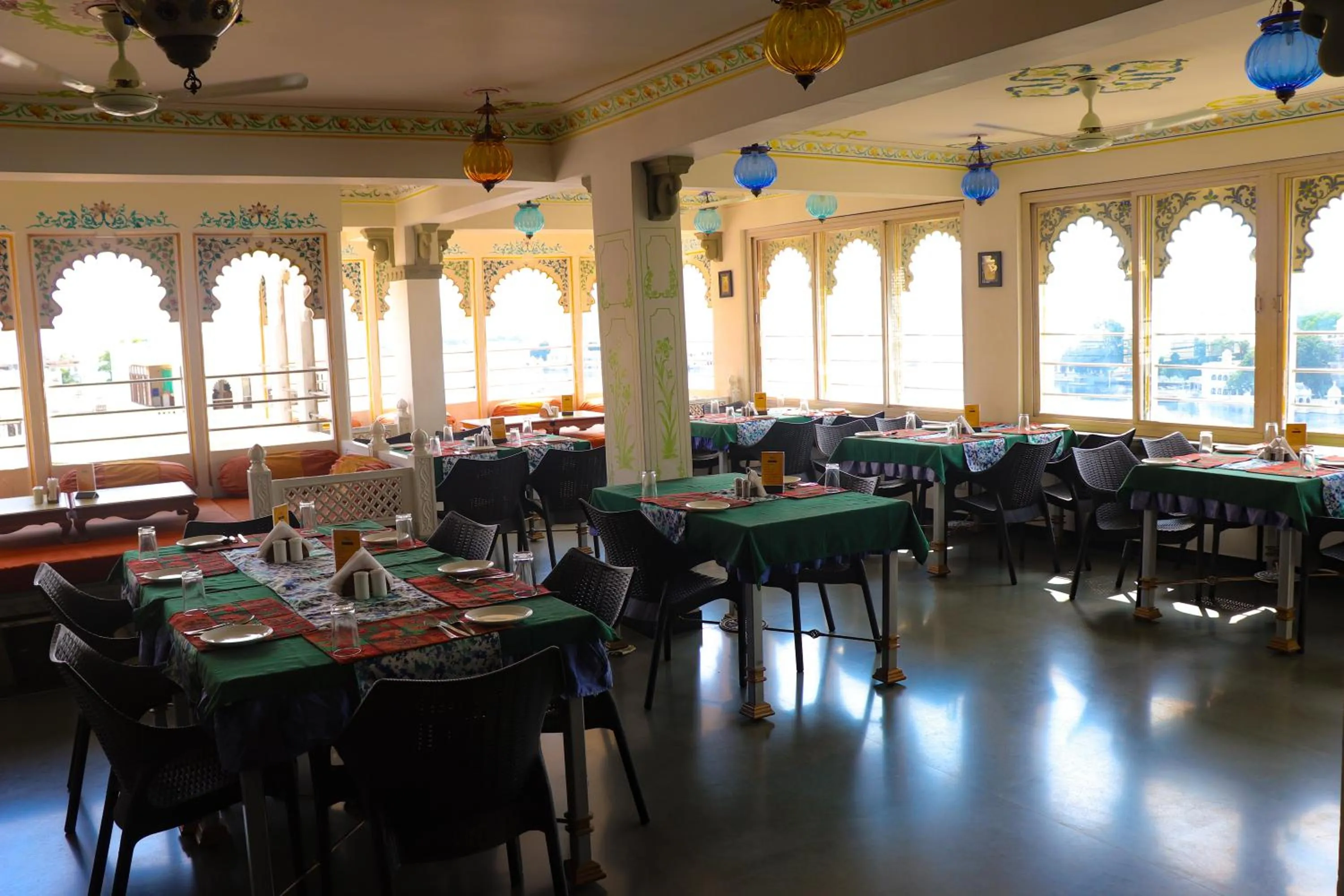 Restaurant/places to eat in Hotel Mewar Haveli - At Lake Pichola