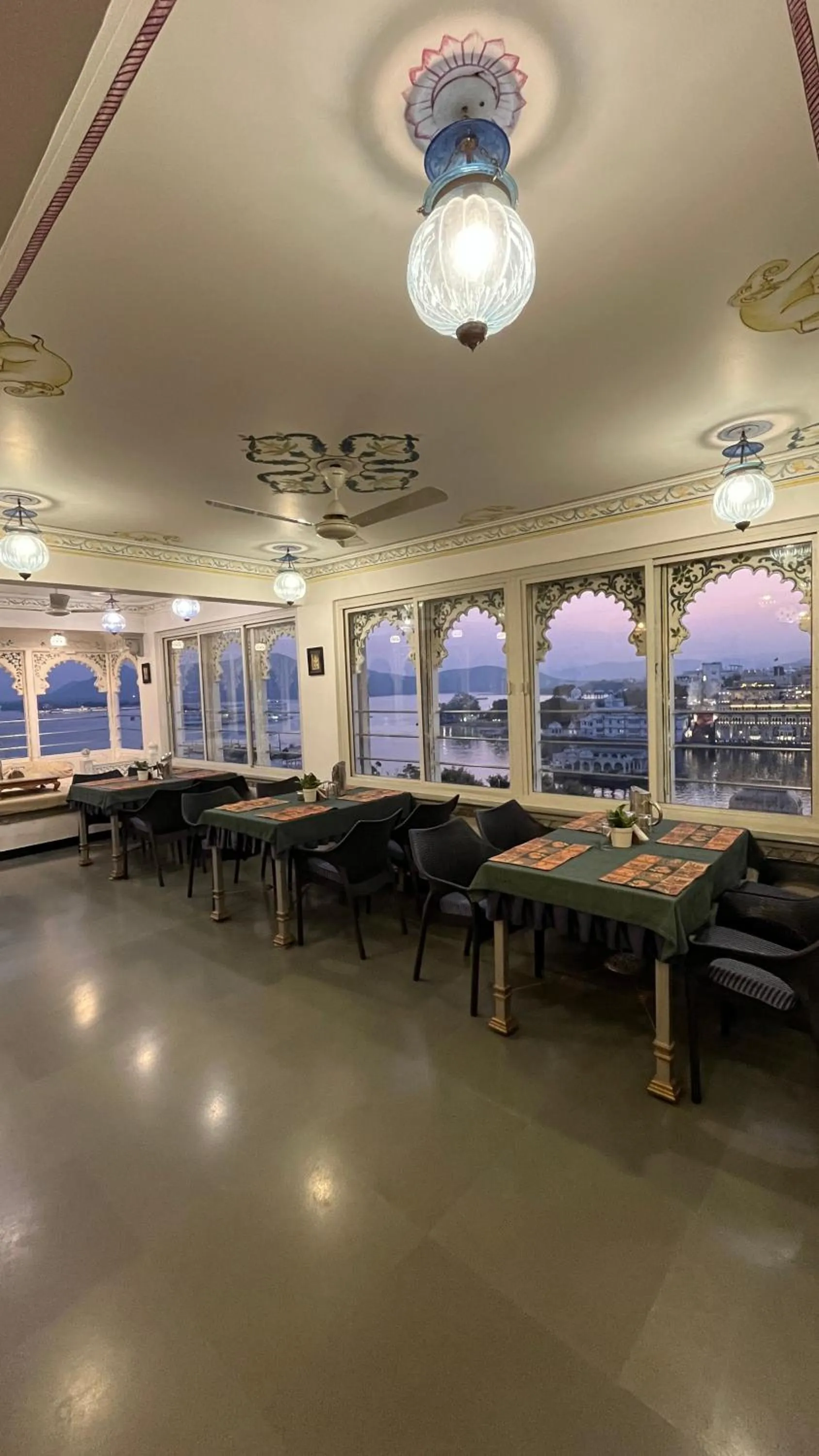 Restaurant/places to eat in Hotel Mewar Haveli - At Lake Pichola