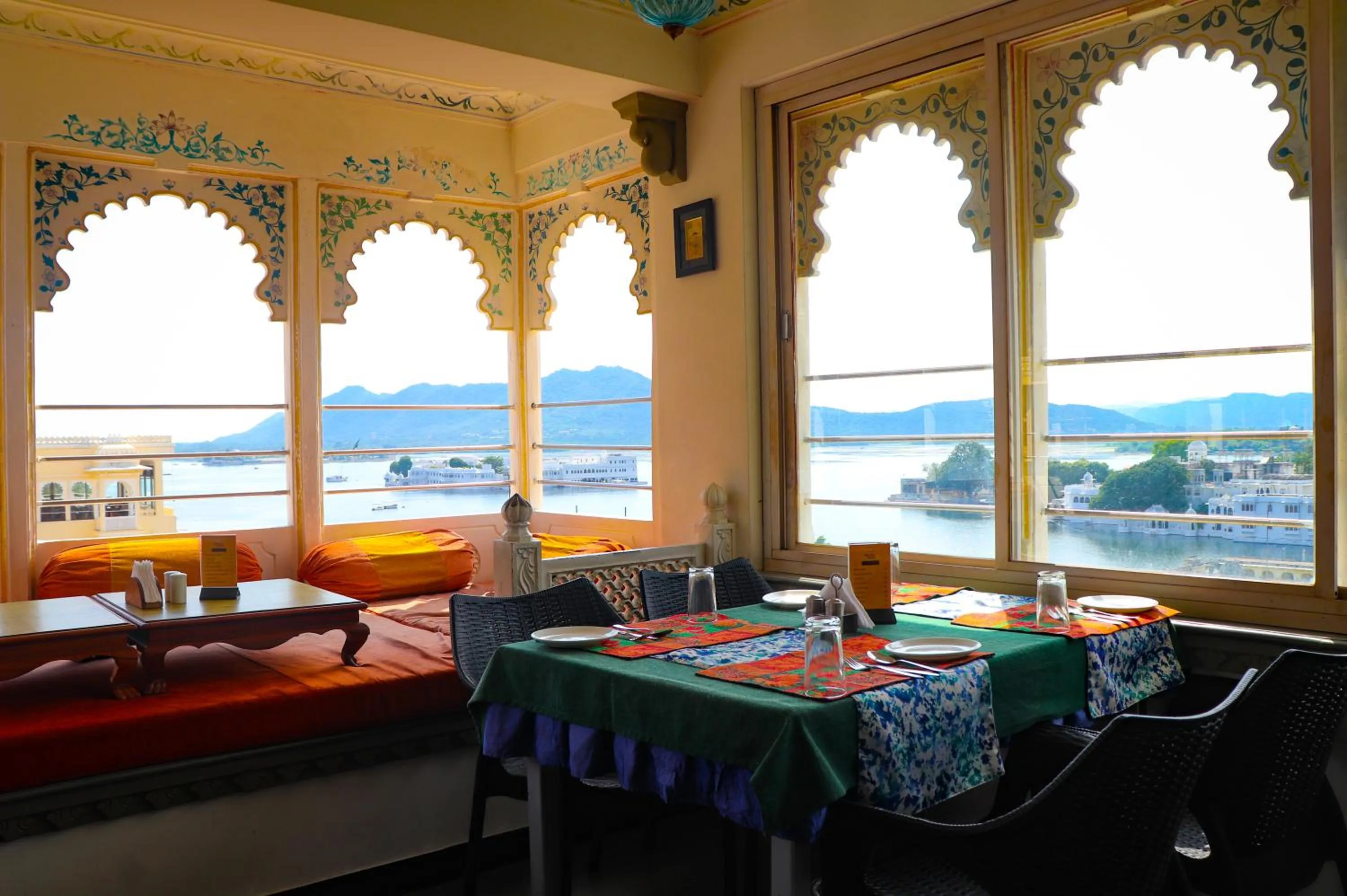 Restaurant/places to eat in Hotel Mewar Haveli - At Lake Pichola