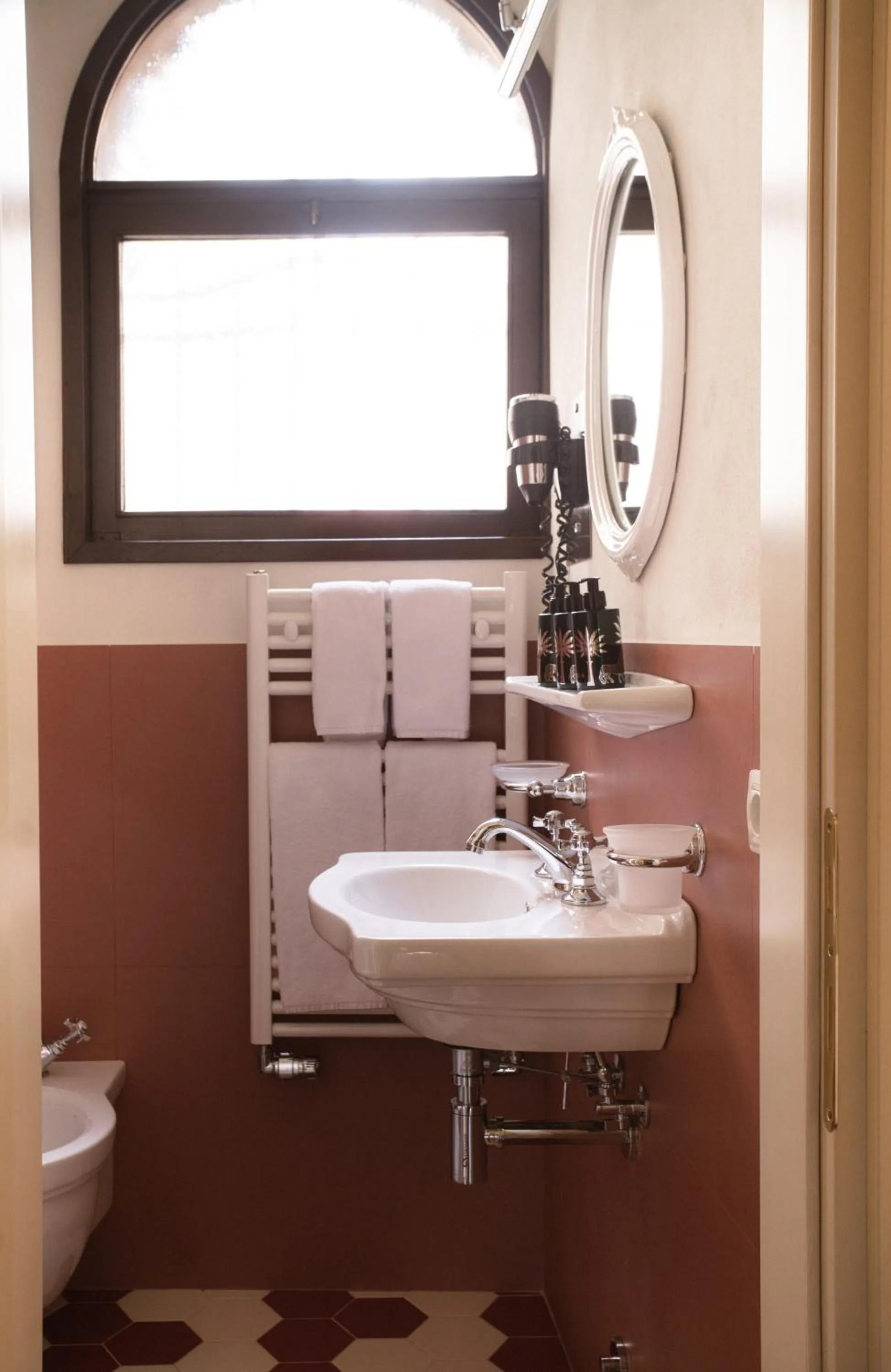 Toilet in Hotel Flora