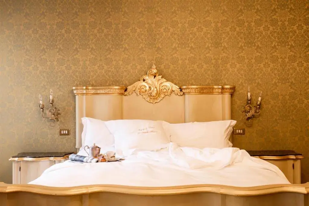 Deluxe Double or Twin Room with Garden View in Hotel Flora Deluxe Double or Twin Room with Garden View in Hotel Flora