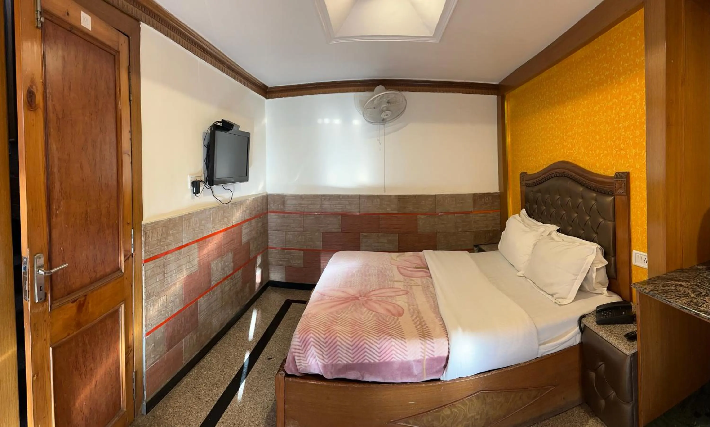 Bed in Hotel Lords Regency - Connected to Mall Road