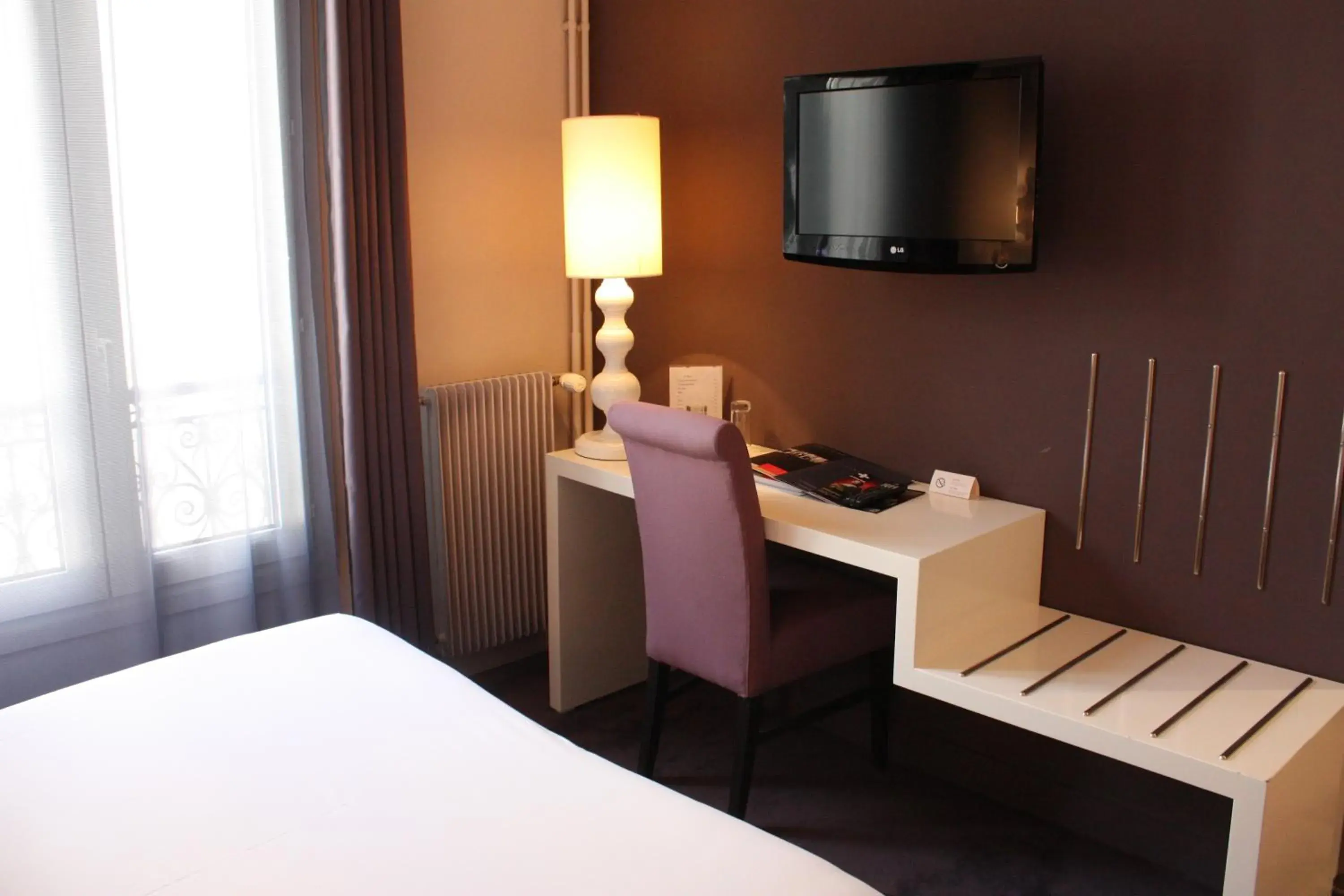 Seating area, Bed in Chambellan Morgane Seating area, Bed in Chambellan Morgane