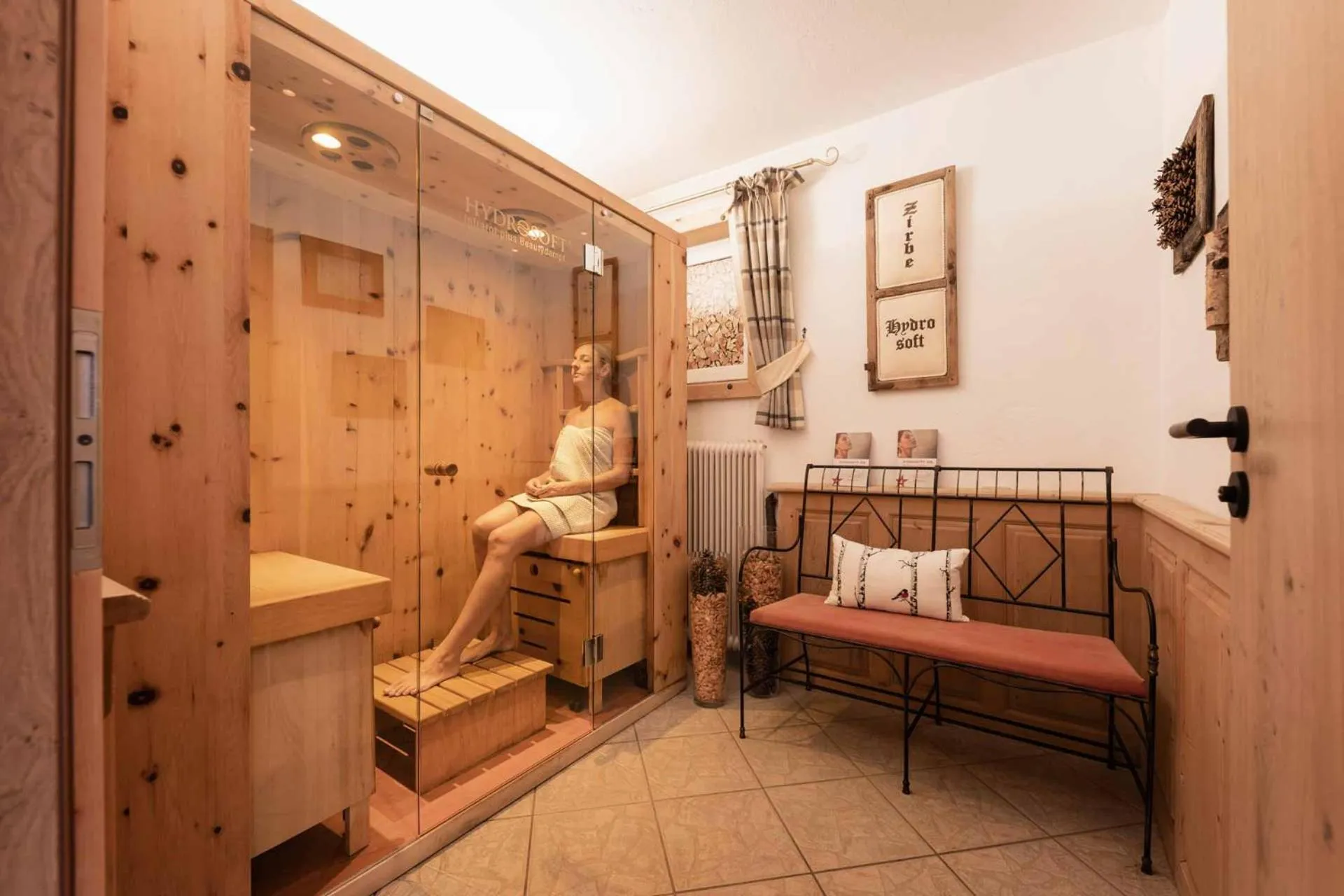Sauna, Bed in Familien- & Vitalhotel Auenhof