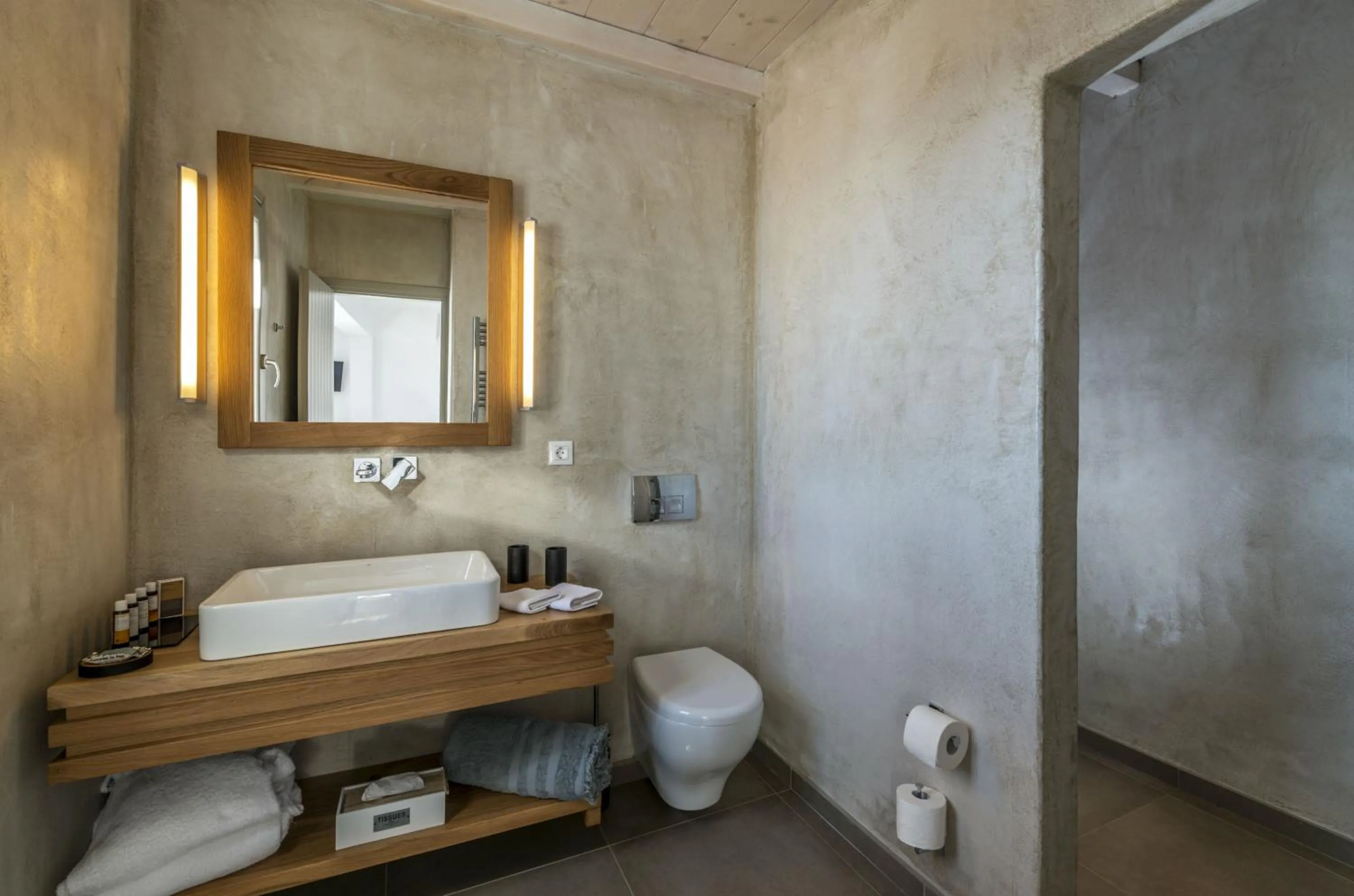 Shower in O Lofos Luxury Boutique Suites