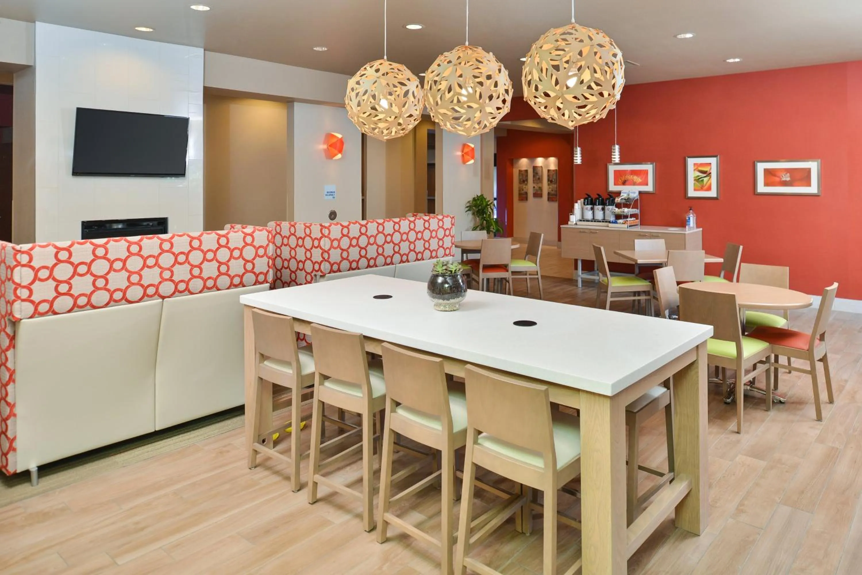 Breakfast in Holiday Inn Express Albuquerque N - Bernalillo by IHG