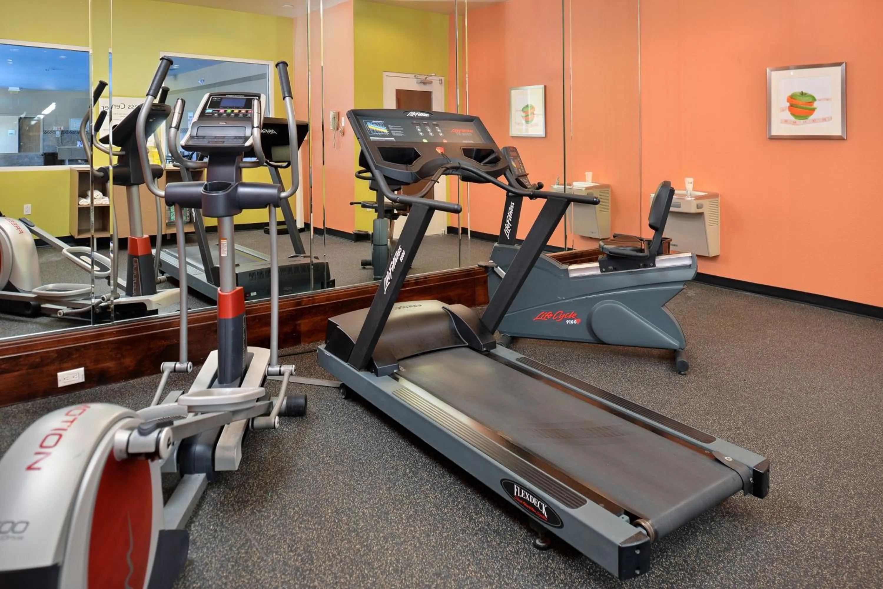 Fitness centre/facilities in Holiday Inn Express Albuquerque N - Bernalillo by IHG