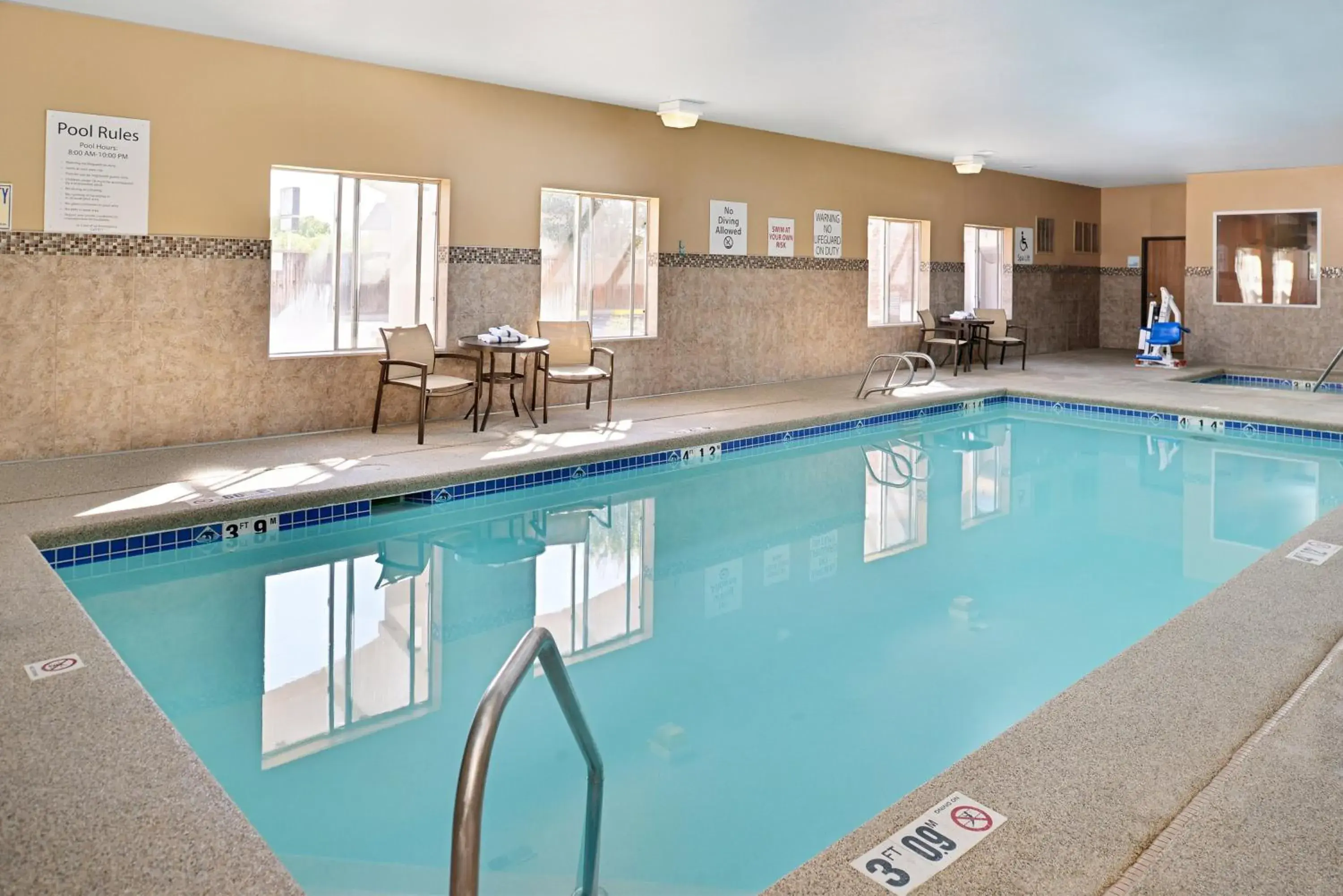 Swimming pool in Holiday Inn Express Albuquerque N - Bernalillo by IHG Swimming pool in Holiday Inn Express Albuquerque N - Bernalillo by IHG