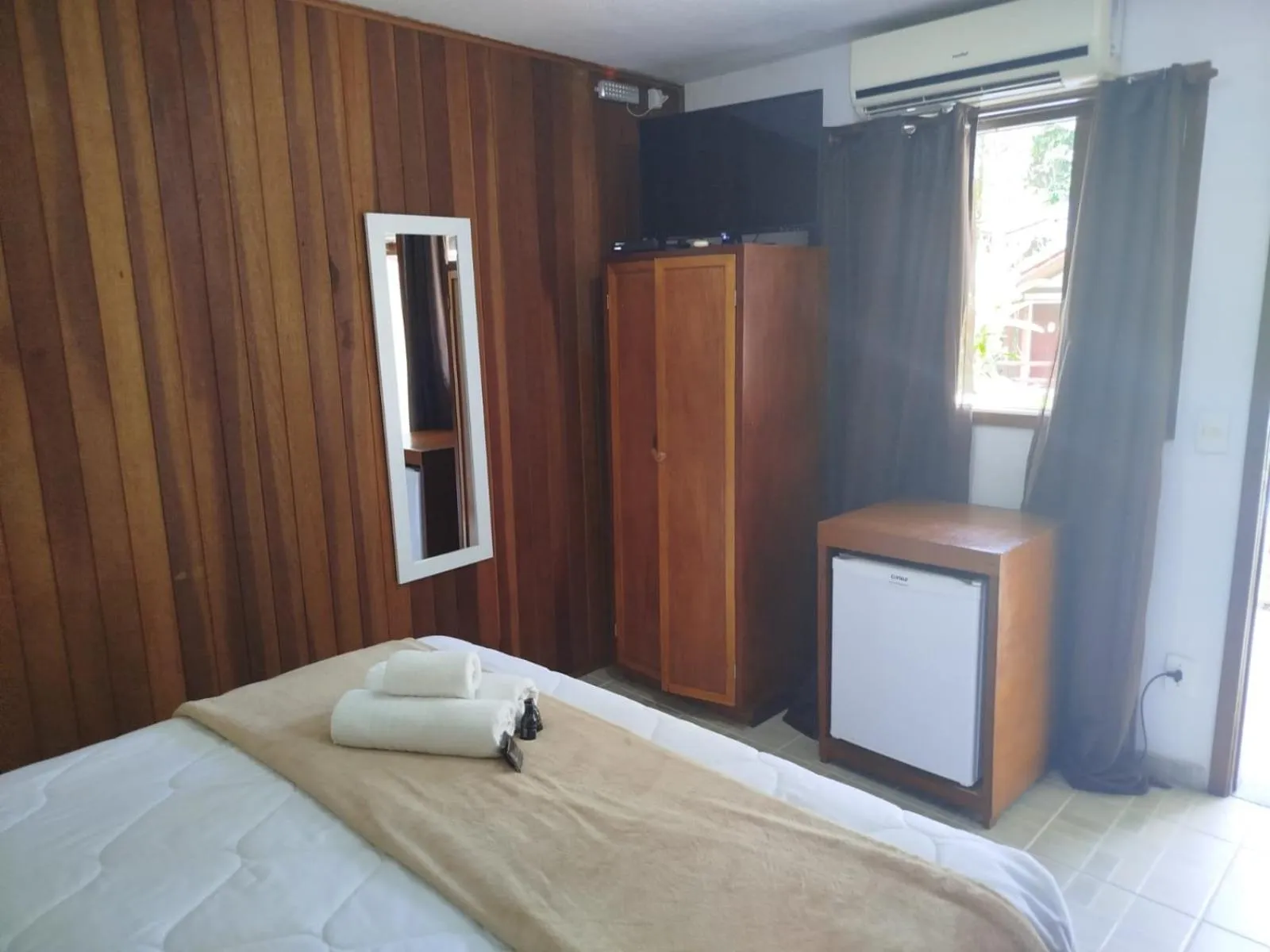 Photo of the whole room, Bed in Pousada Viking Penedo