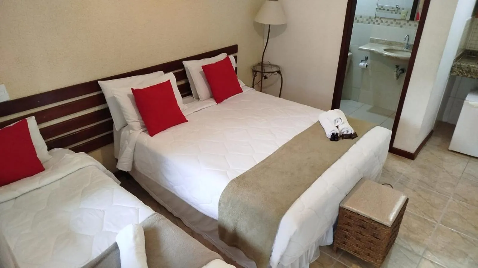 Photo of the whole room, Bed in Pousada Viking Penedo