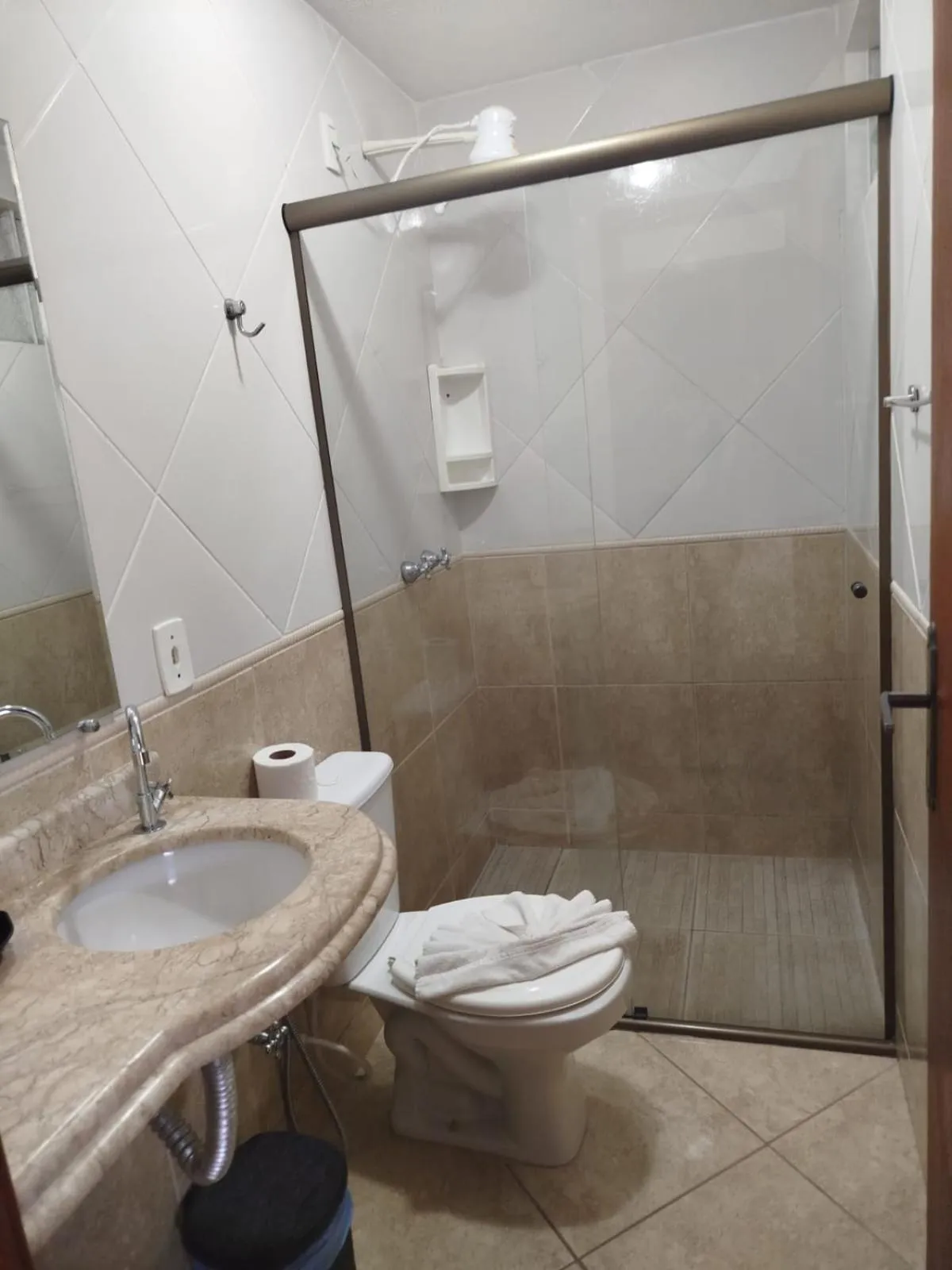 Shower in Pousada Viking Penedo