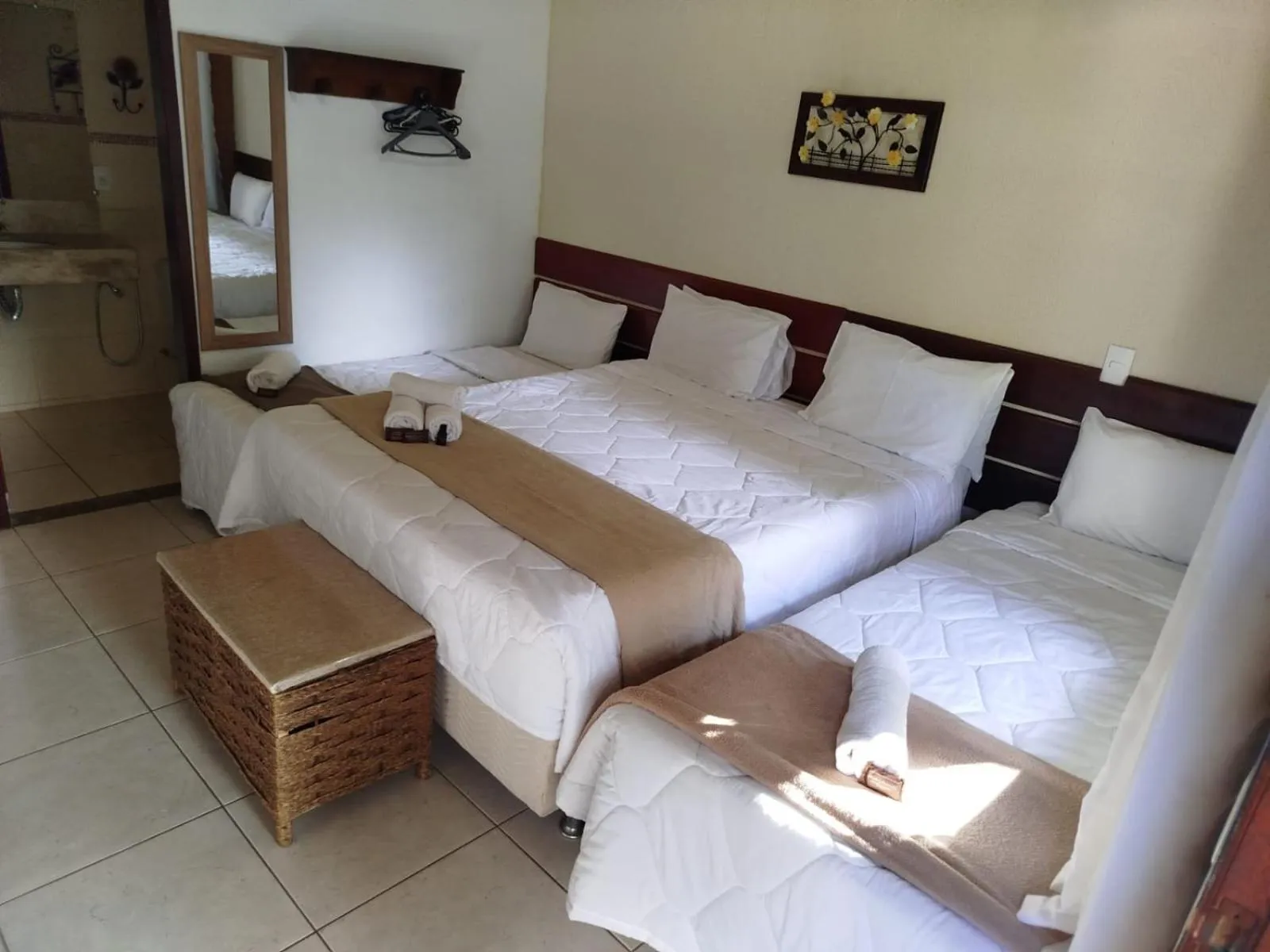 Photo of the whole room, Bed in Pousada Viking Penedo