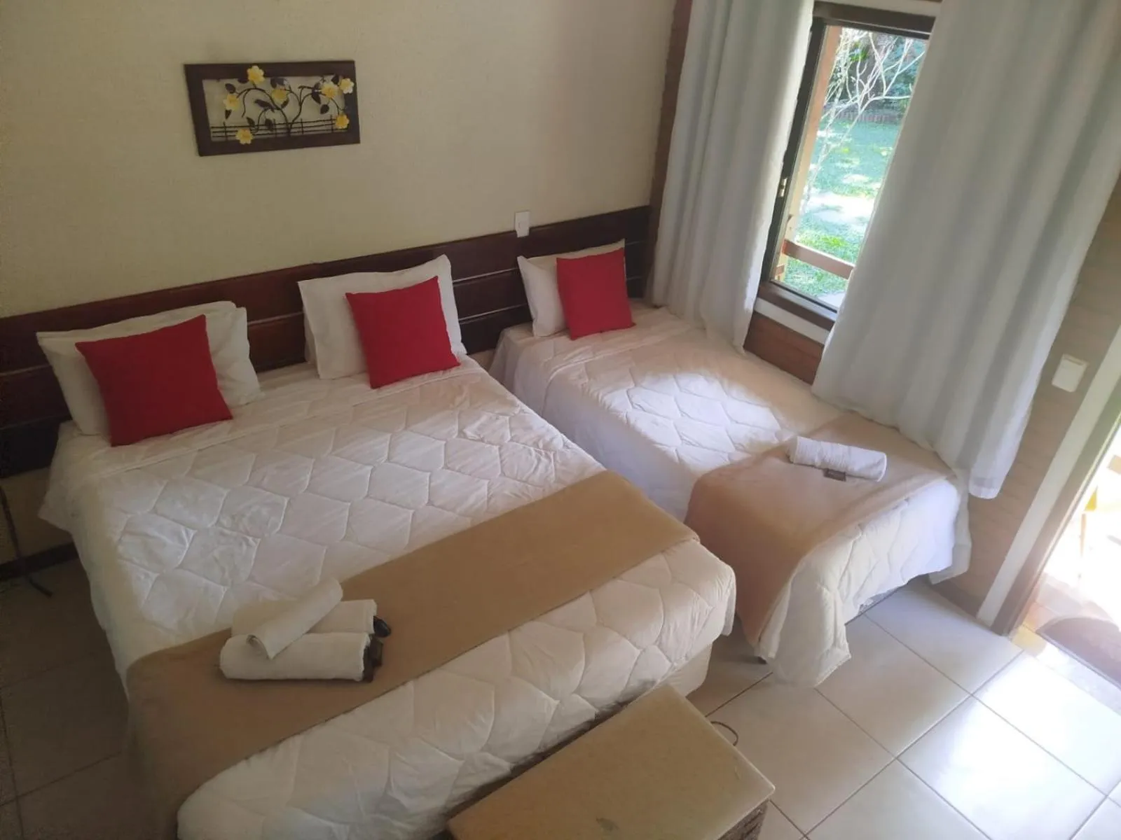 Photo of the whole room, Bed in Pousada Viking Penedo