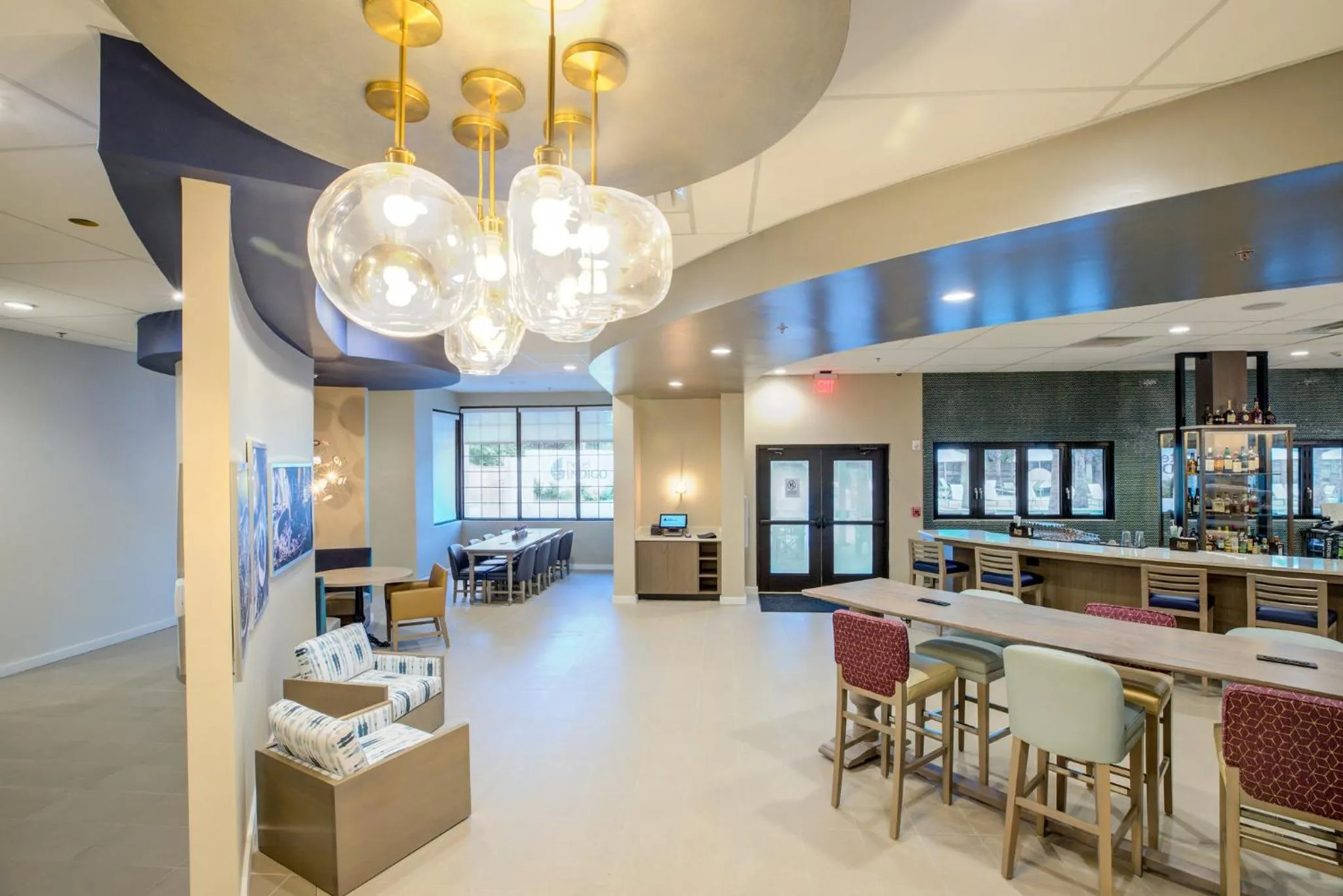 Lounge or bar in Hotel Indigo Mount Pleasant by IHG