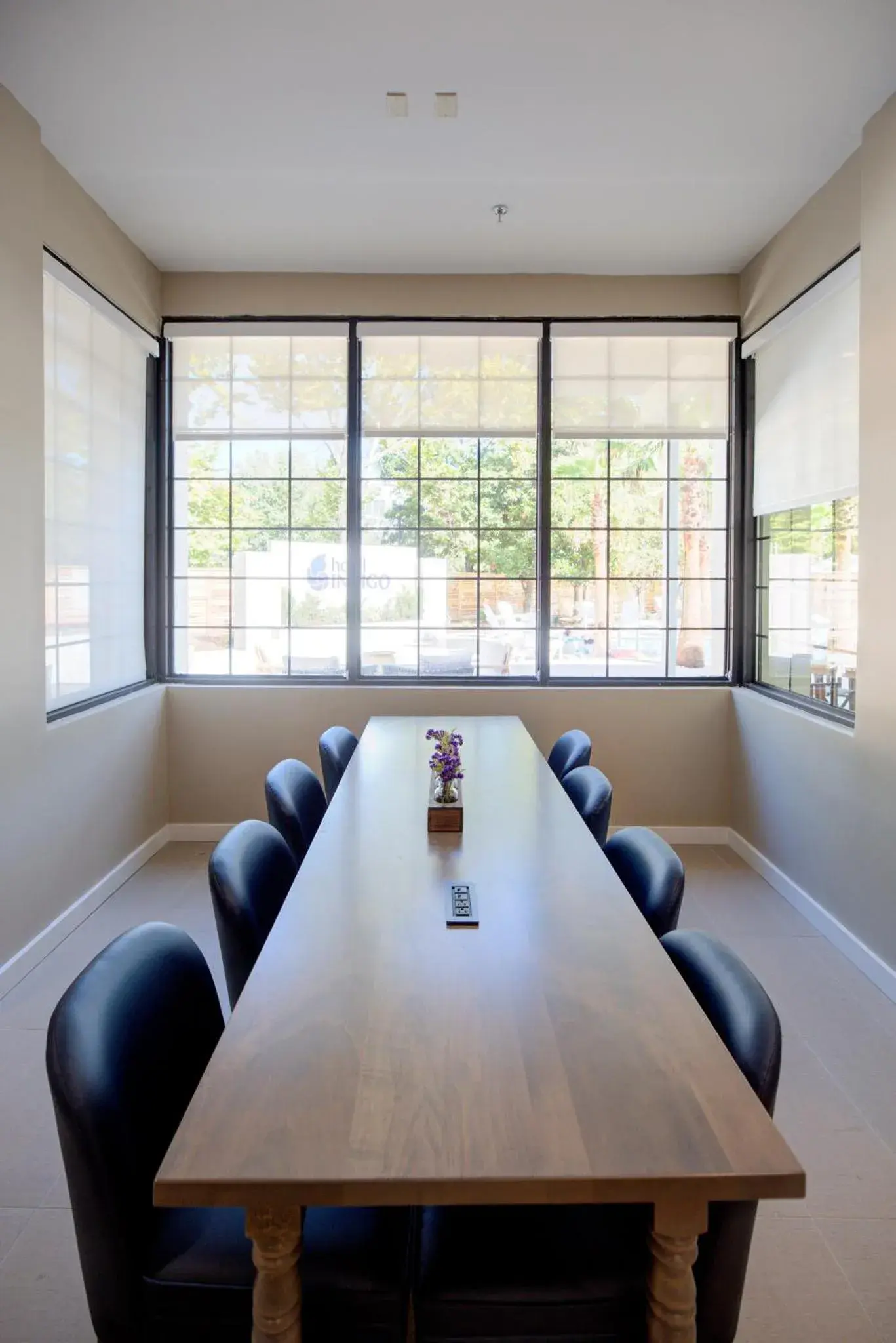 Lounge or bar in Hotel Indigo Mount Pleasant by IHG Lounge or bar in Hotel Indigo Mount Pleasant by IHG