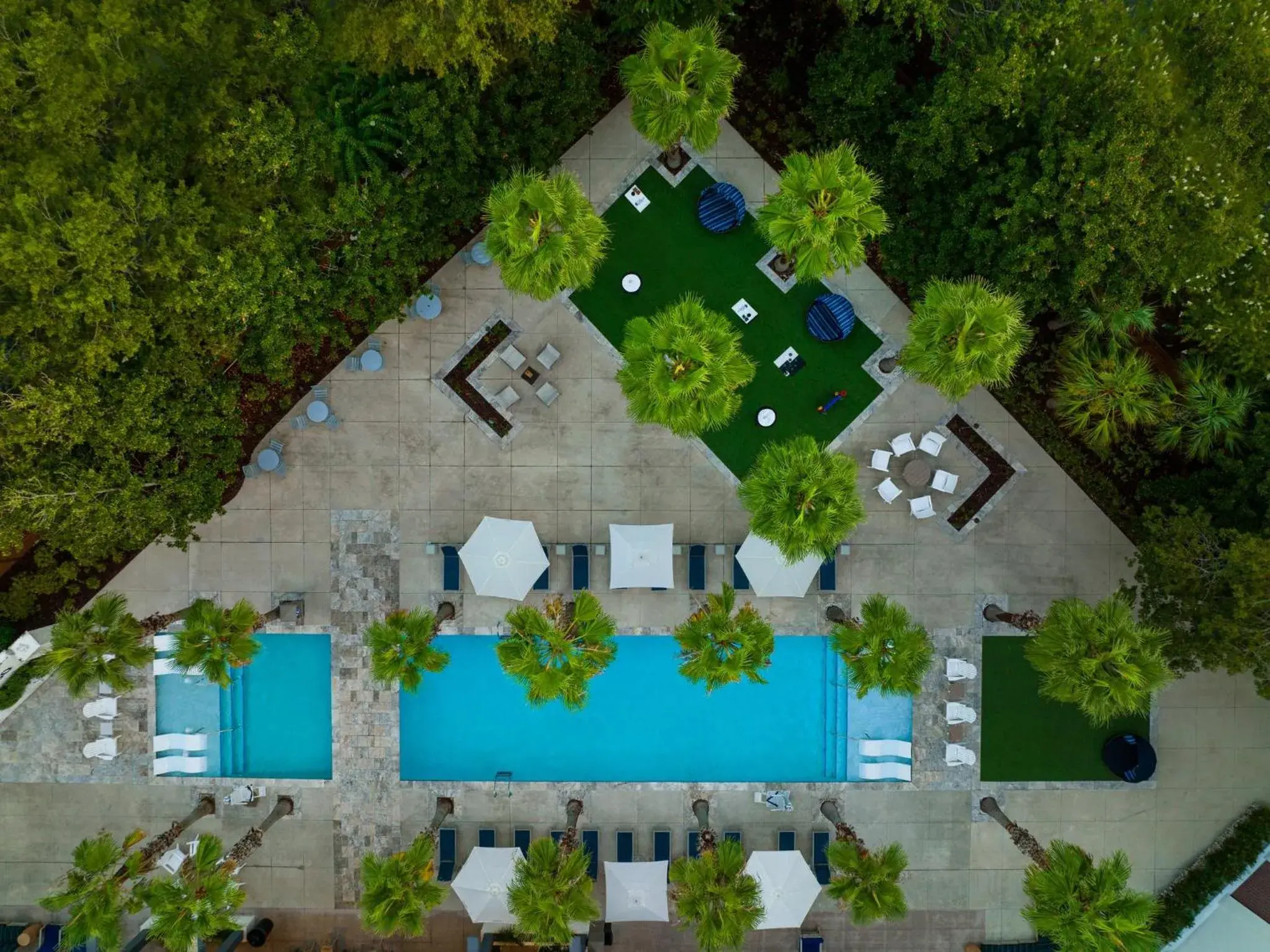 Swimming pool in Hotel Indigo Mount Pleasant by IHG Swimming pool in Hotel Indigo Mount Pleasant by IHG