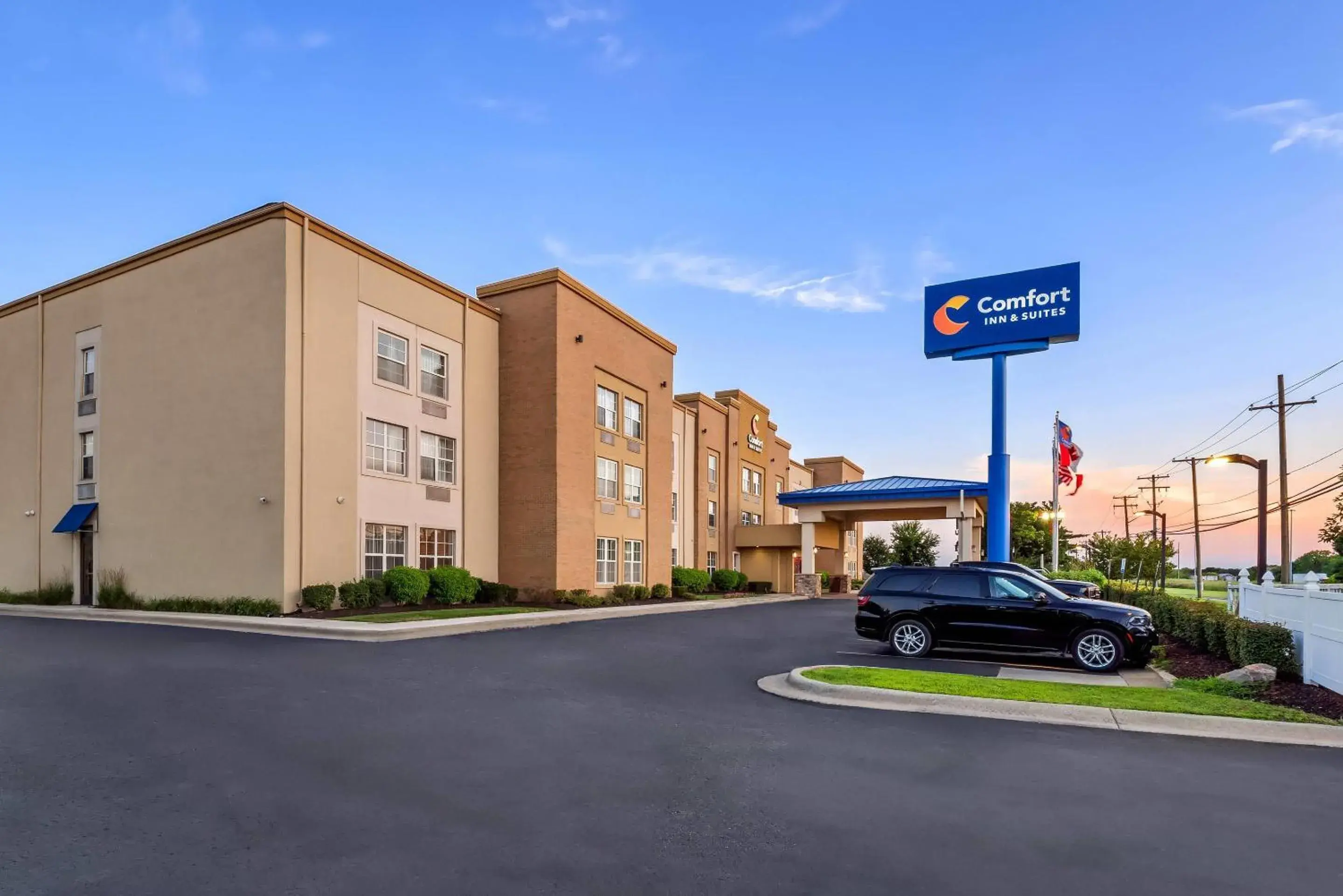 Property building in Comfort Inn & Suites Allen Park - Dearborn Property building in Comfort Inn & Suites Allen Park - Dearborn