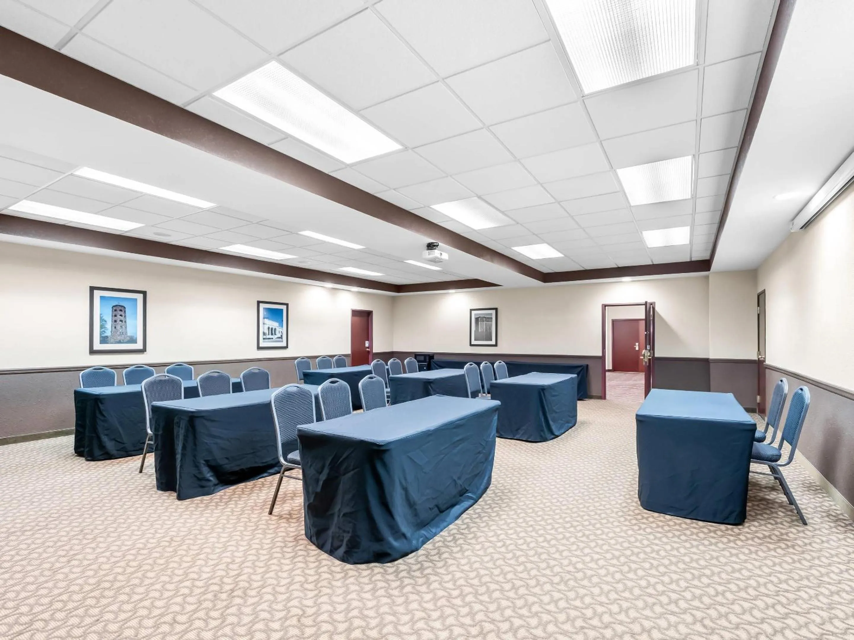 Meeting/conference room in Comfort Inn & Suites Allen Park - Dearborn