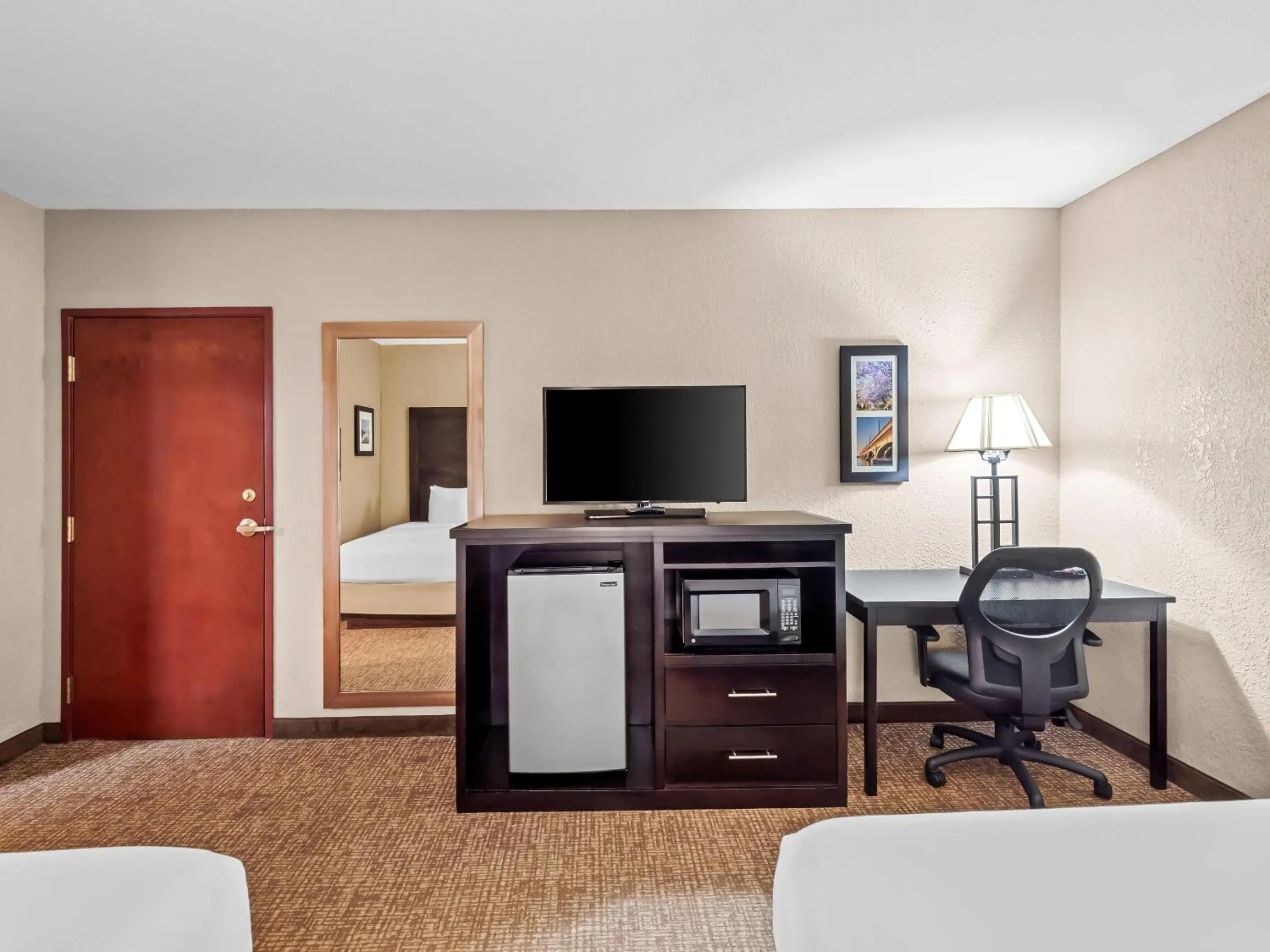 Bedroom, Bed in Comfort Inn & Suites Allen Park - Dearborn