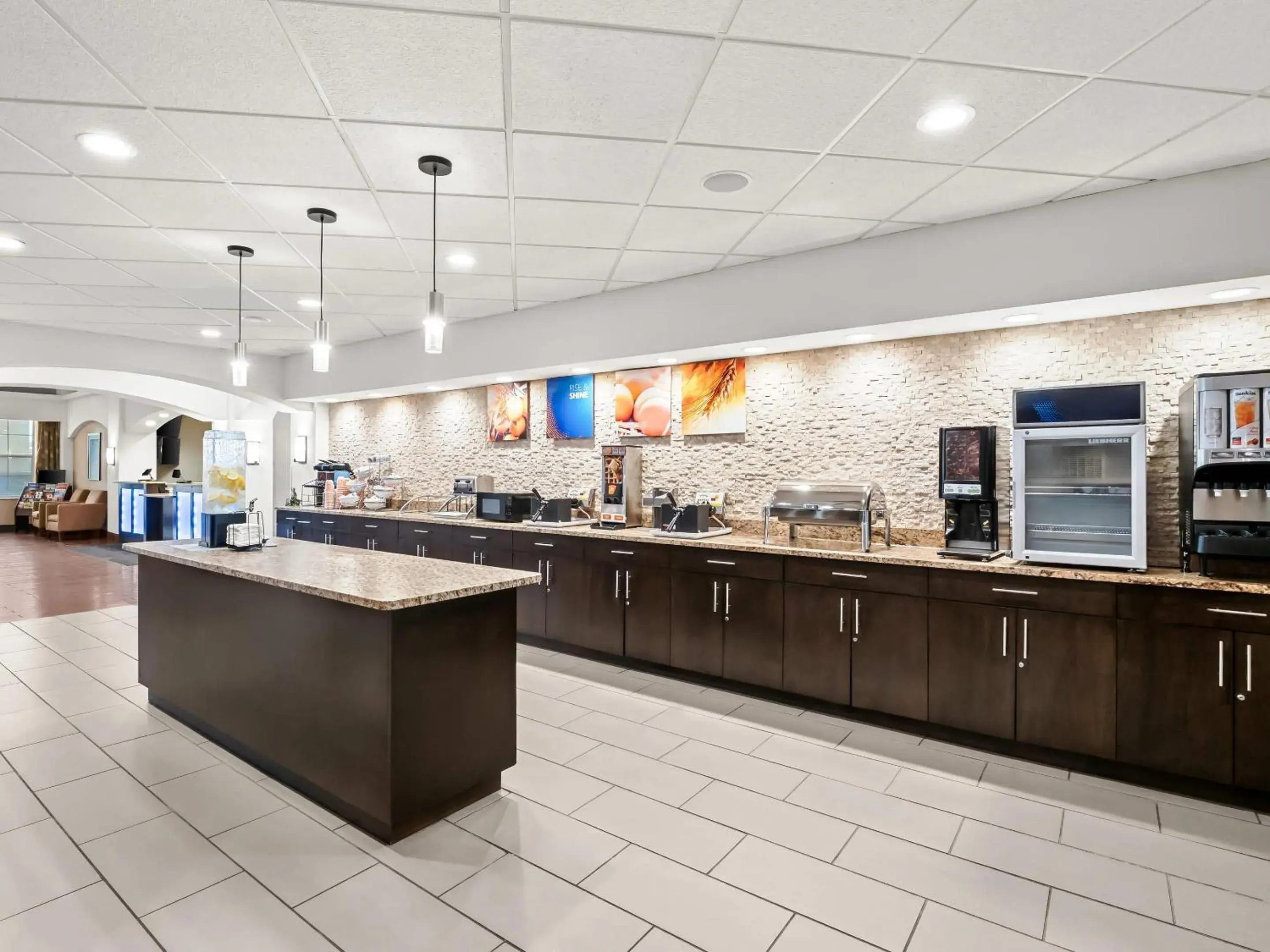 Breakfast in Comfort Inn & Suites Allen Park - Dearborn Breakfast in Comfort Inn & Suites Allen Park - Dearborn