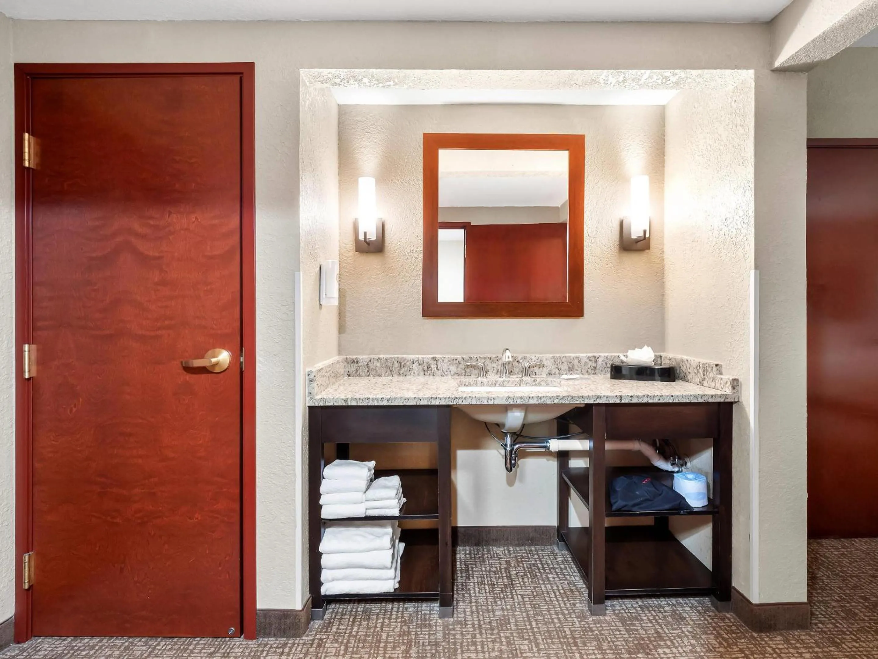 Bedroom in Comfort Inn & Suites Allen Park - Dearborn