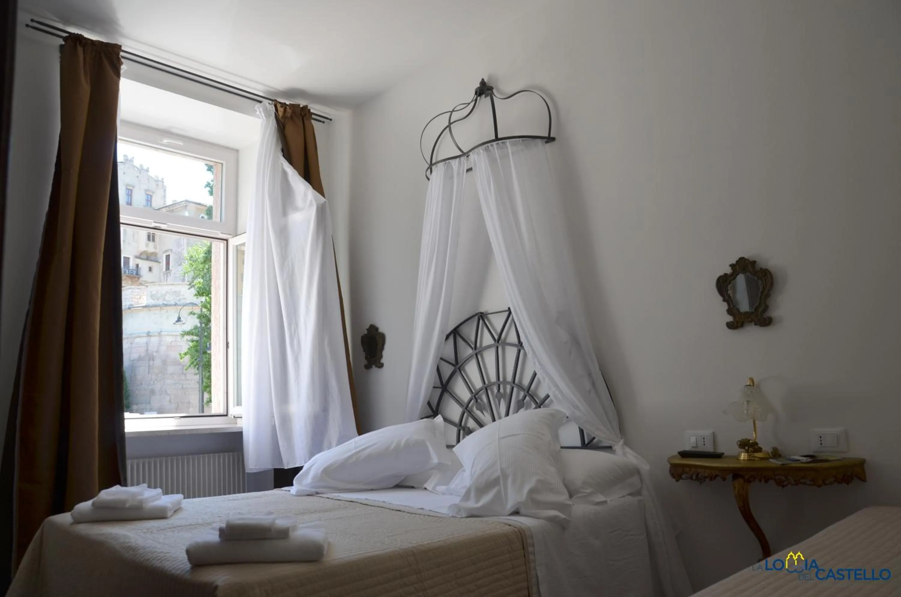 Photo of the whole room, Bed in B&B La Loggia Del Castello