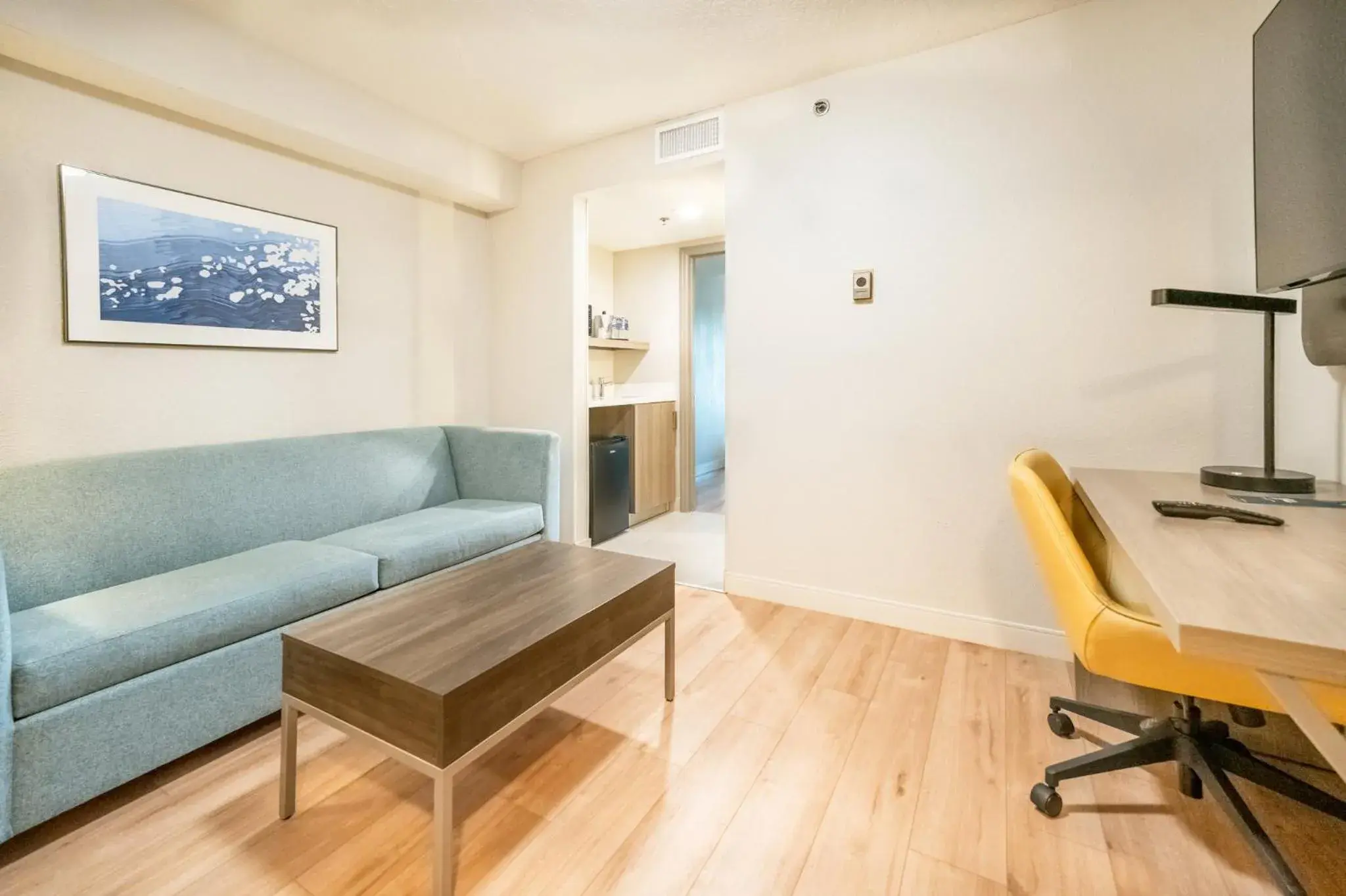 One-Bedroom Suite with Sofa Bed in Holiday Inn Express Hotel & Suites Cocoa Beach by IHG One-Bedroom Suite with Sofa Bed in Holiday Inn Express Hotel & Suites Cocoa Beach by IHG