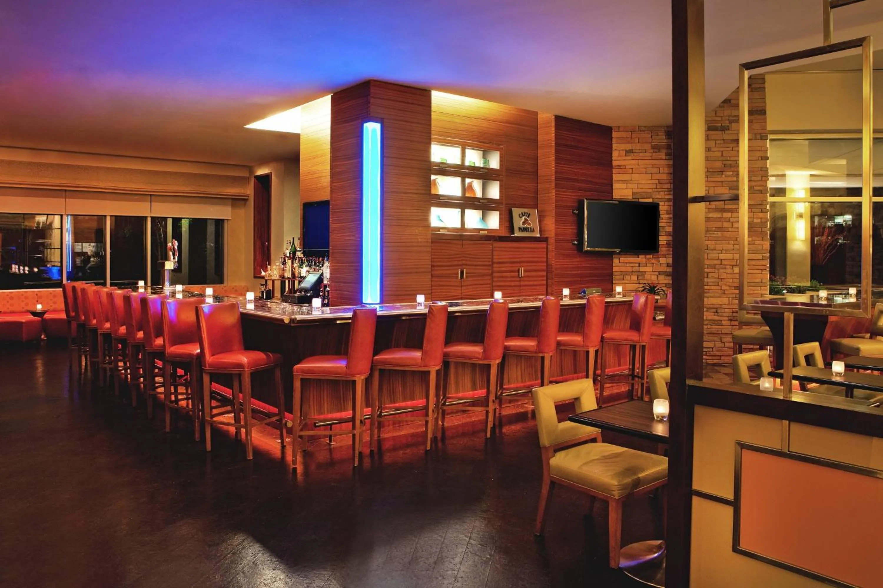 Lounge or bar in The Westin Washington Dulles Airport