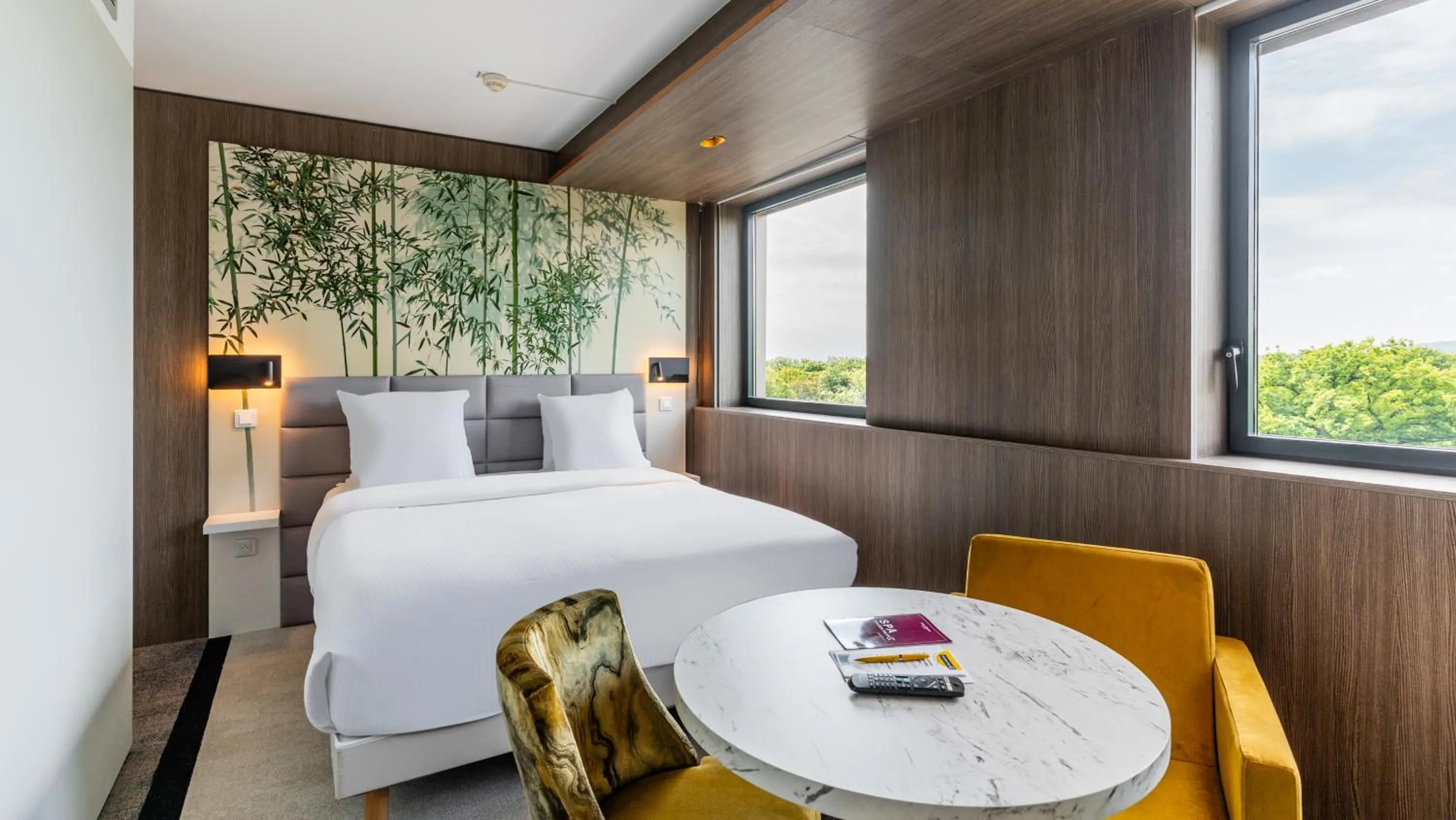 Decorative detail, Bed in Golden Tulip Amnéville - Hôtel Spa & Casino