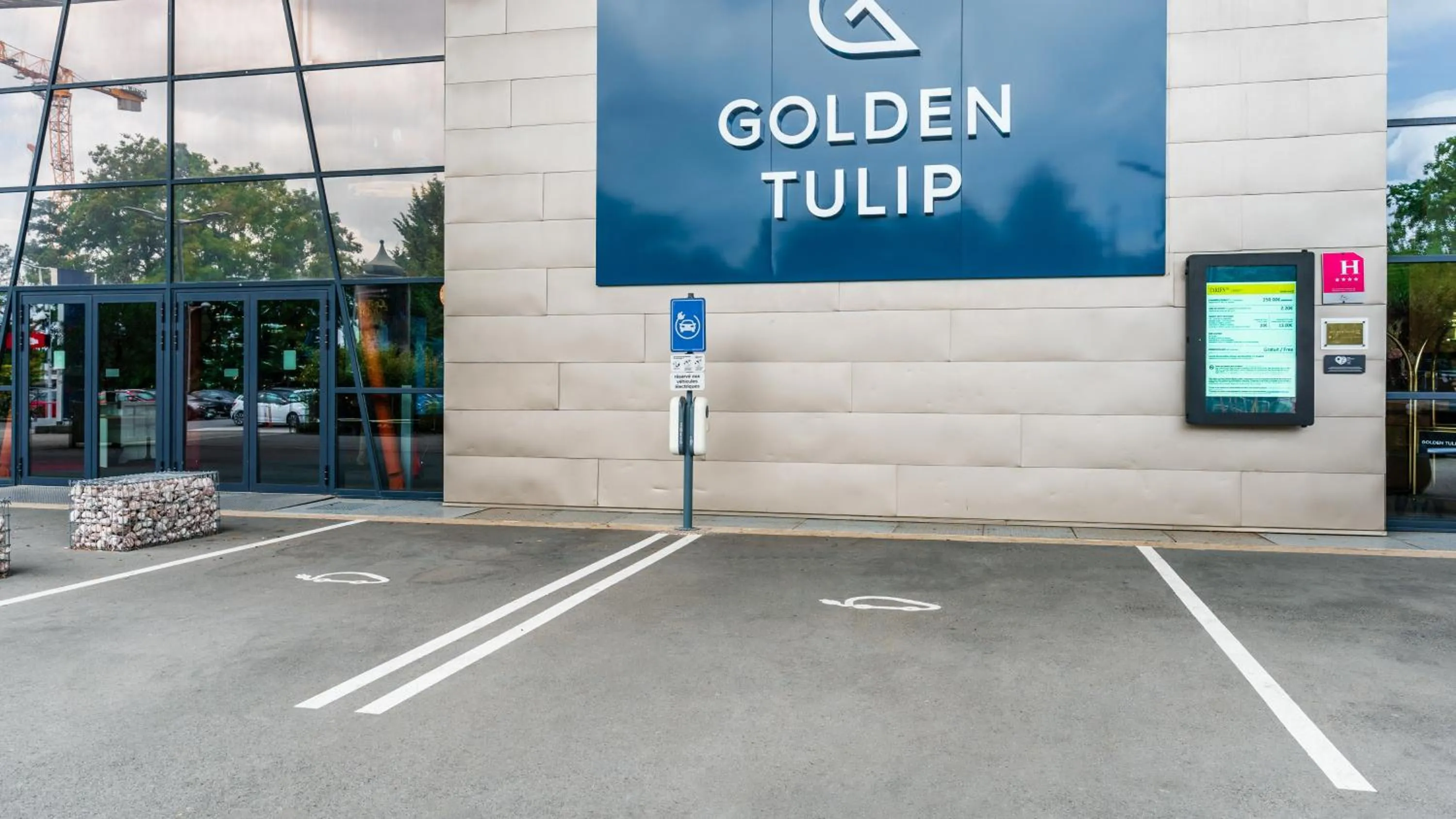 Property logo or sign in Golden Tulip Amnéville - Hôtel Spa & Casino