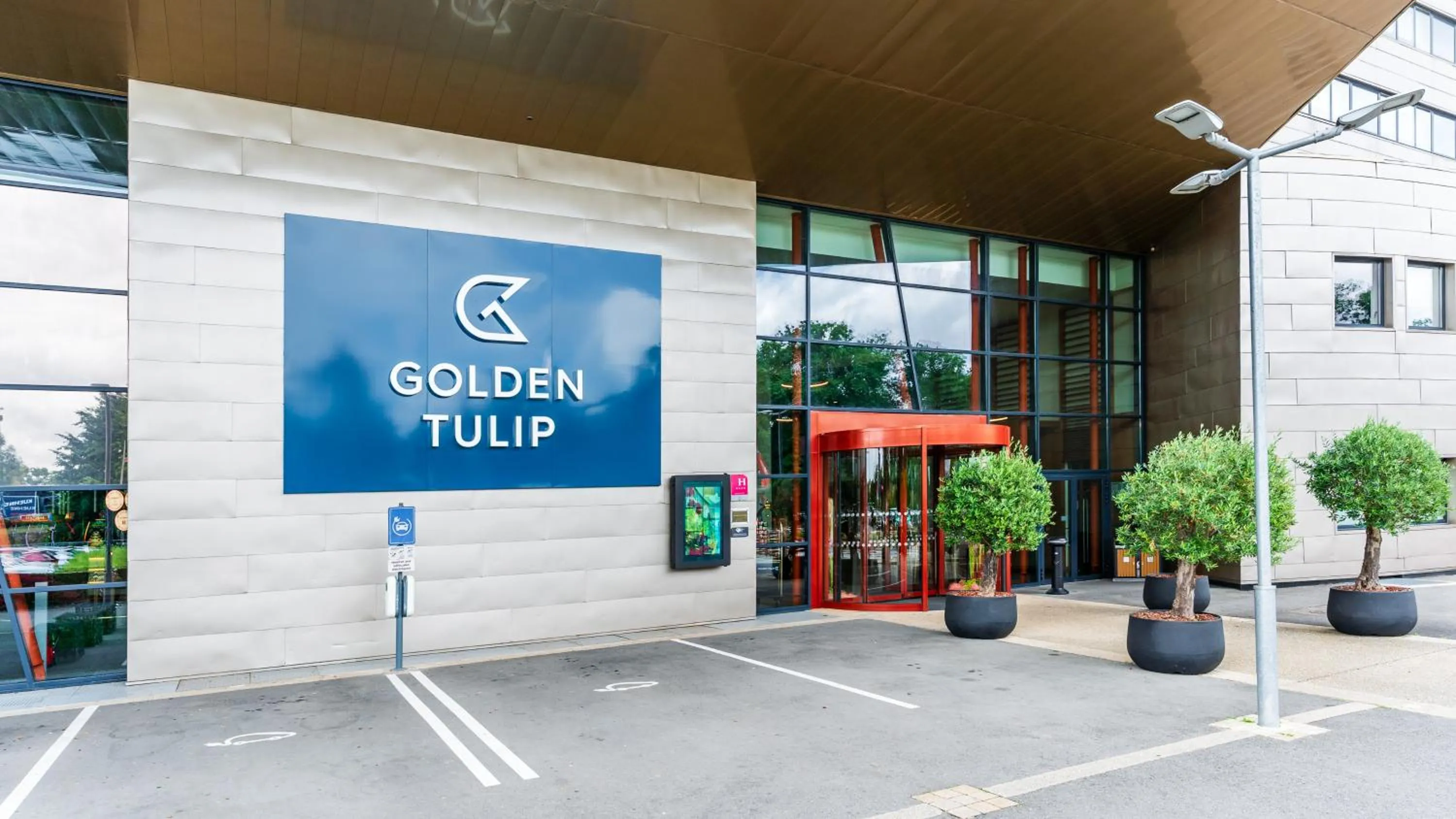 Facade/entrance in Golden Tulip Amnéville - Hôtel Spa & Casino