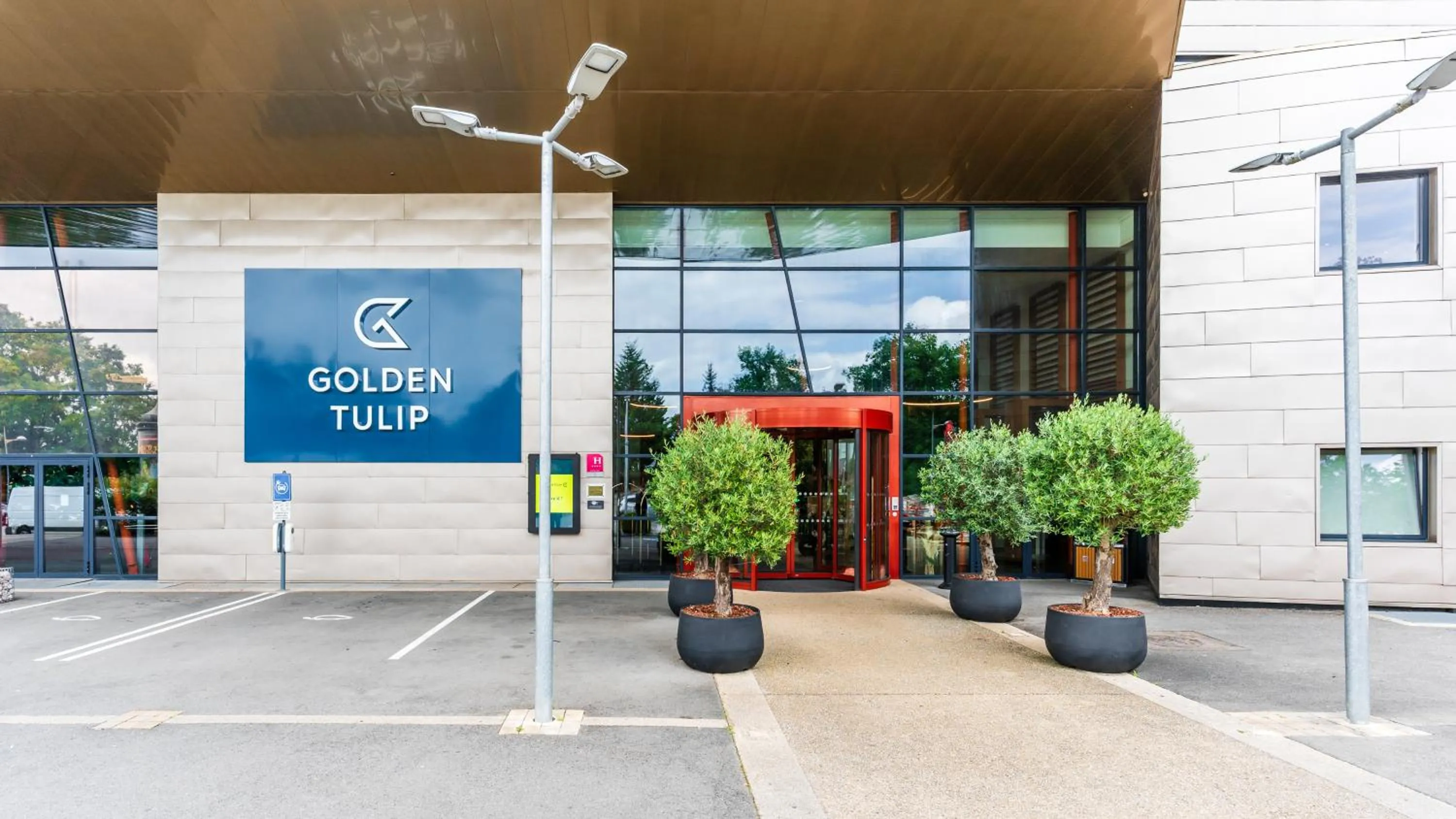 Facade/entrance in Golden Tulip Amnéville - Hôtel Spa & Casino