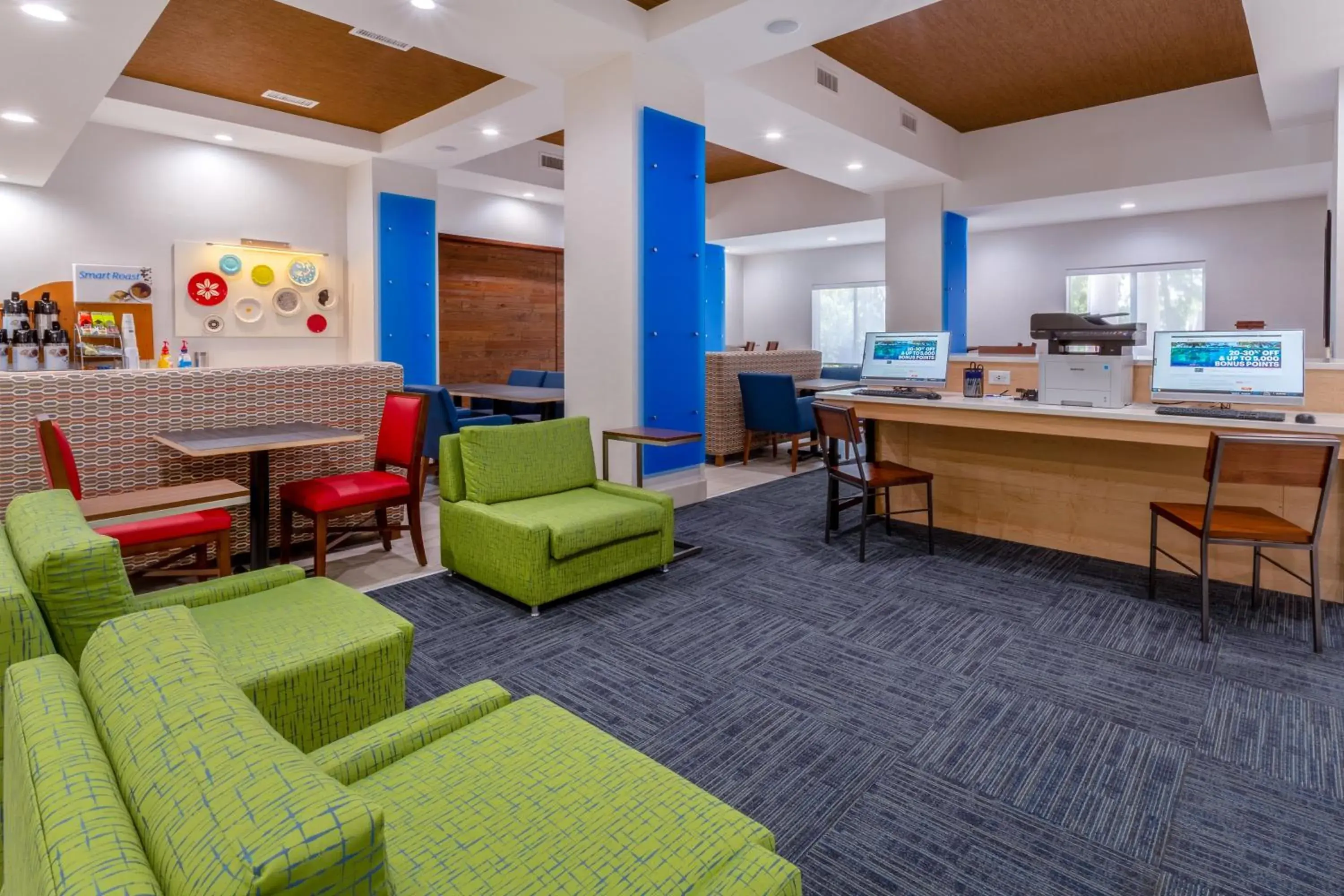 Property building in Holiday Inn Express Arrowood by IHG Property building in Holiday Inn Express Arrowood by IHG