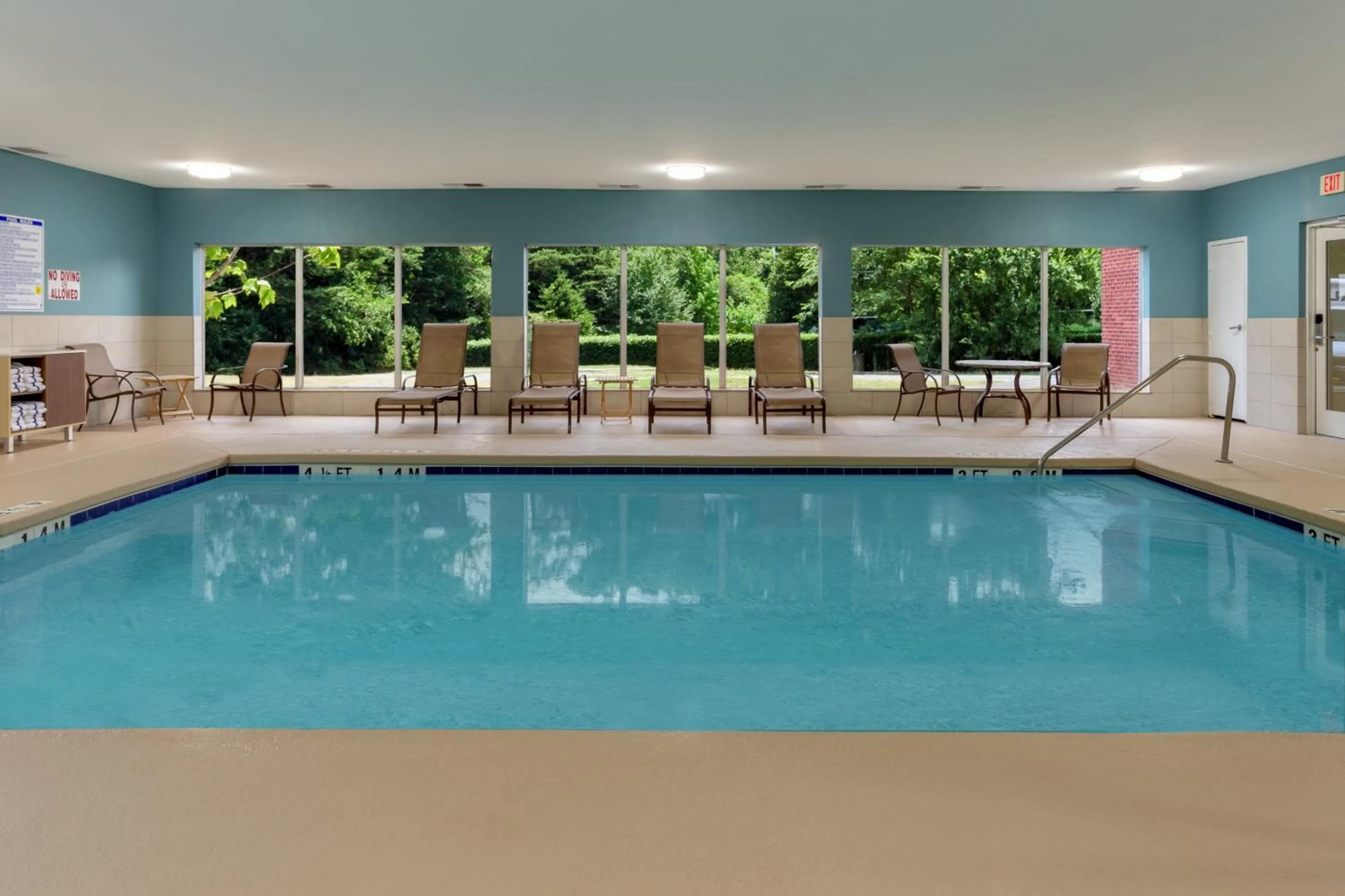 Swimming pool in Holiday Inn Express Arrowood by IHG