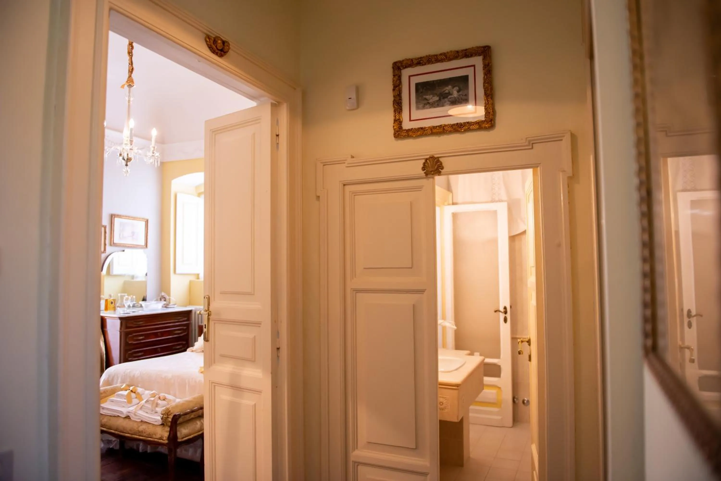 Bathroom, Bed in Casa Isabella B&B