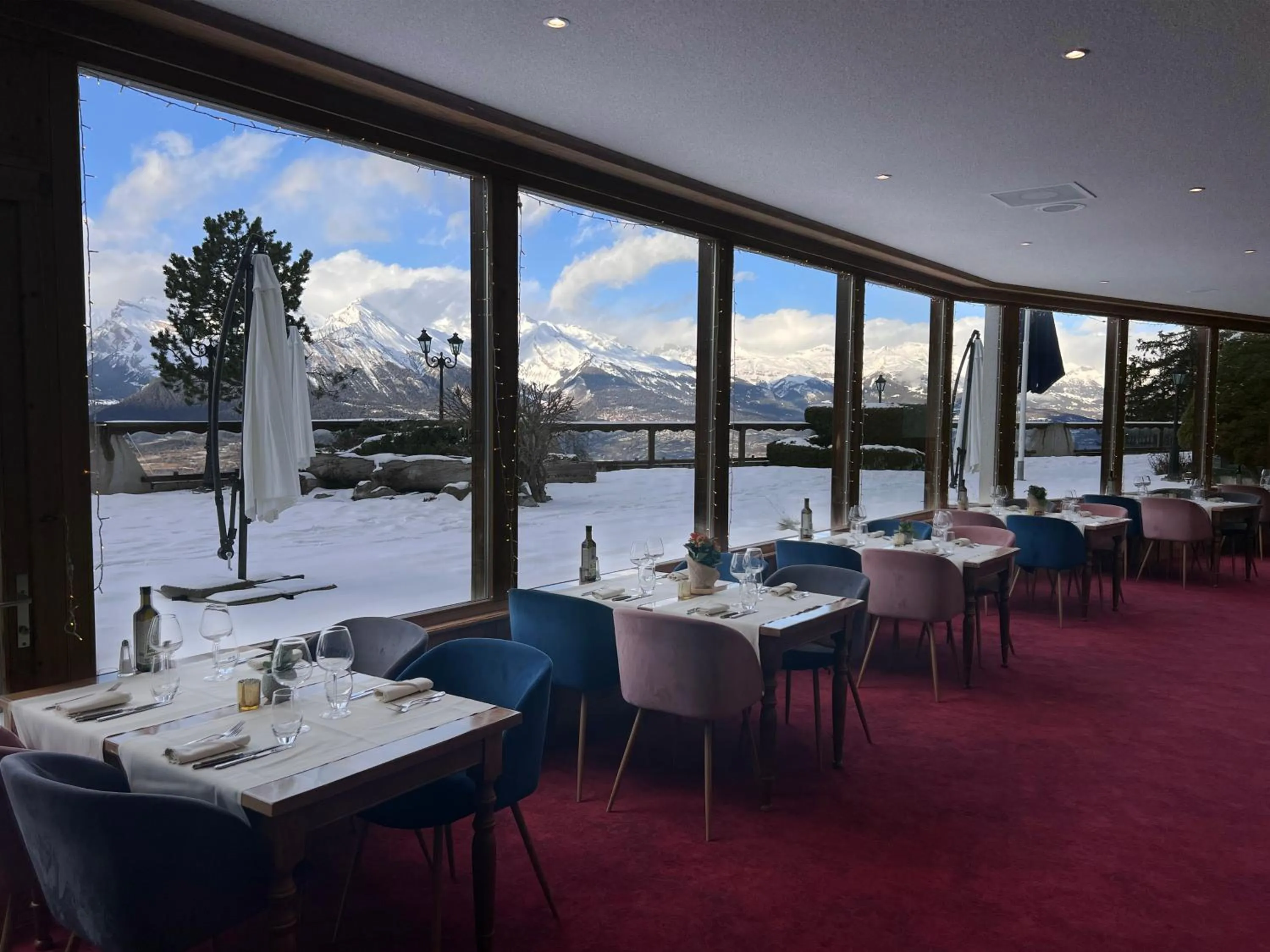 Restaurant/places to eat in Hôtel Chalet Royal