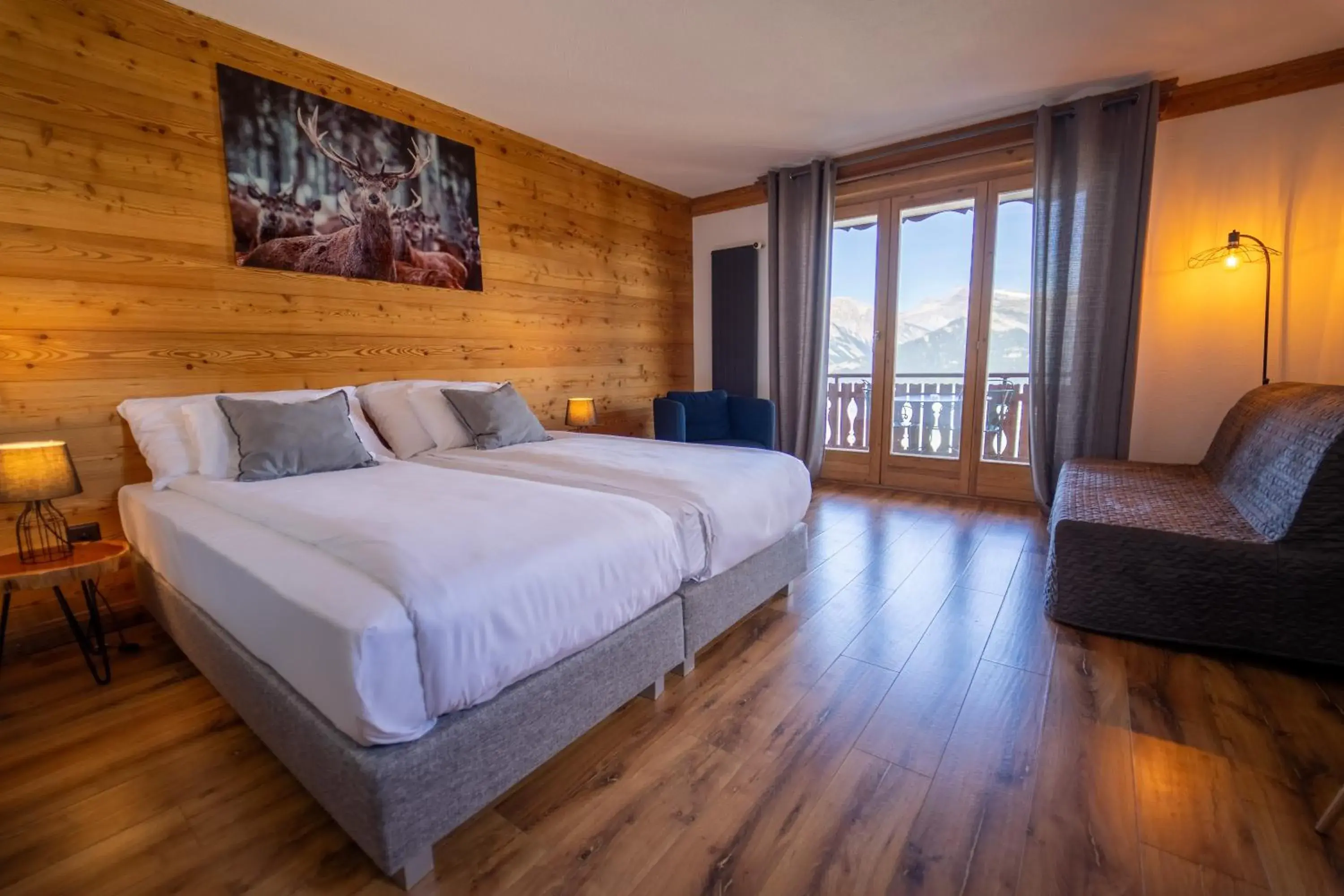 Superior Double Room in Hôtel Chalet Royal Superior Double Room in Hôtel Chalet Royal