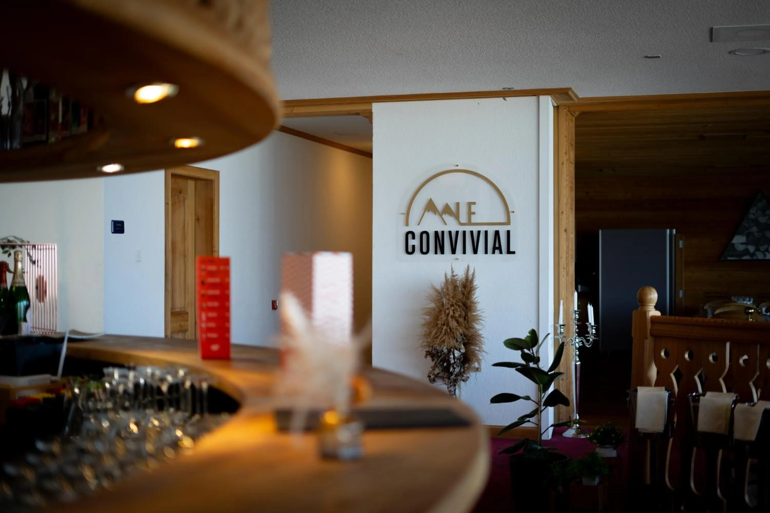 Lounge or bar in Hôtel Chalet Royal