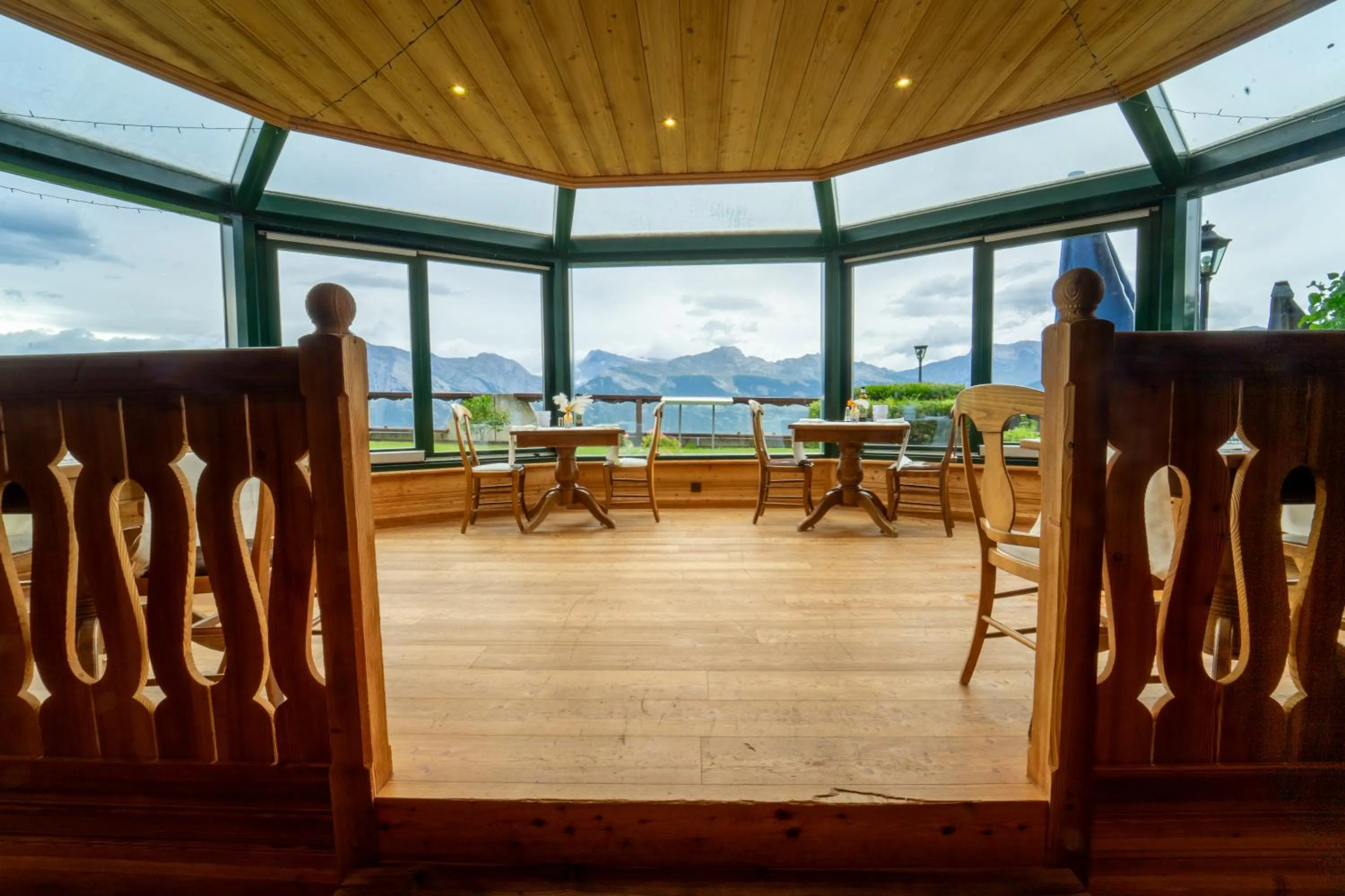 Restaurant/places to eat in Hôtel Chalet Royal