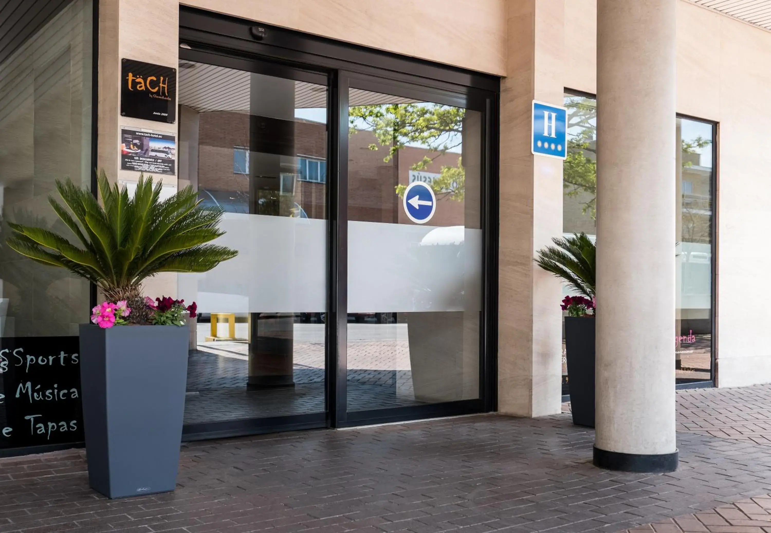 Facade/entrance in TaCH Madrid Airport Facade/entrance in TaCH Madrid Airport
