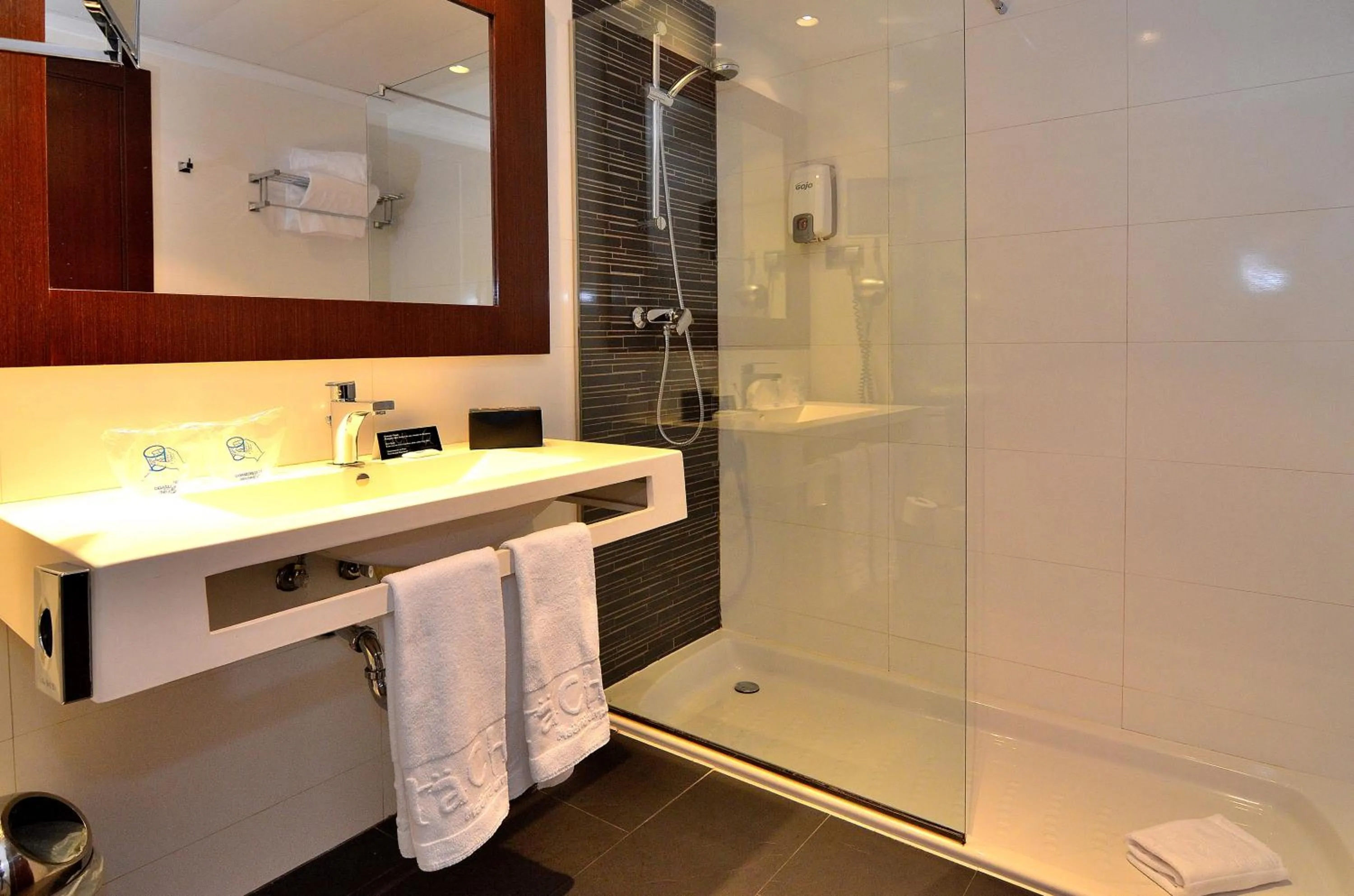 Photo of the whole room in TaCH Madrid Airport